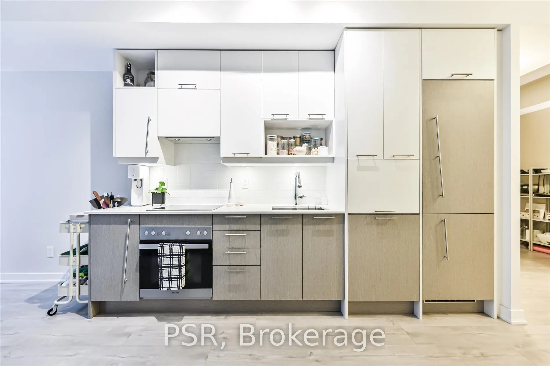 199 Richmond Street W, #218