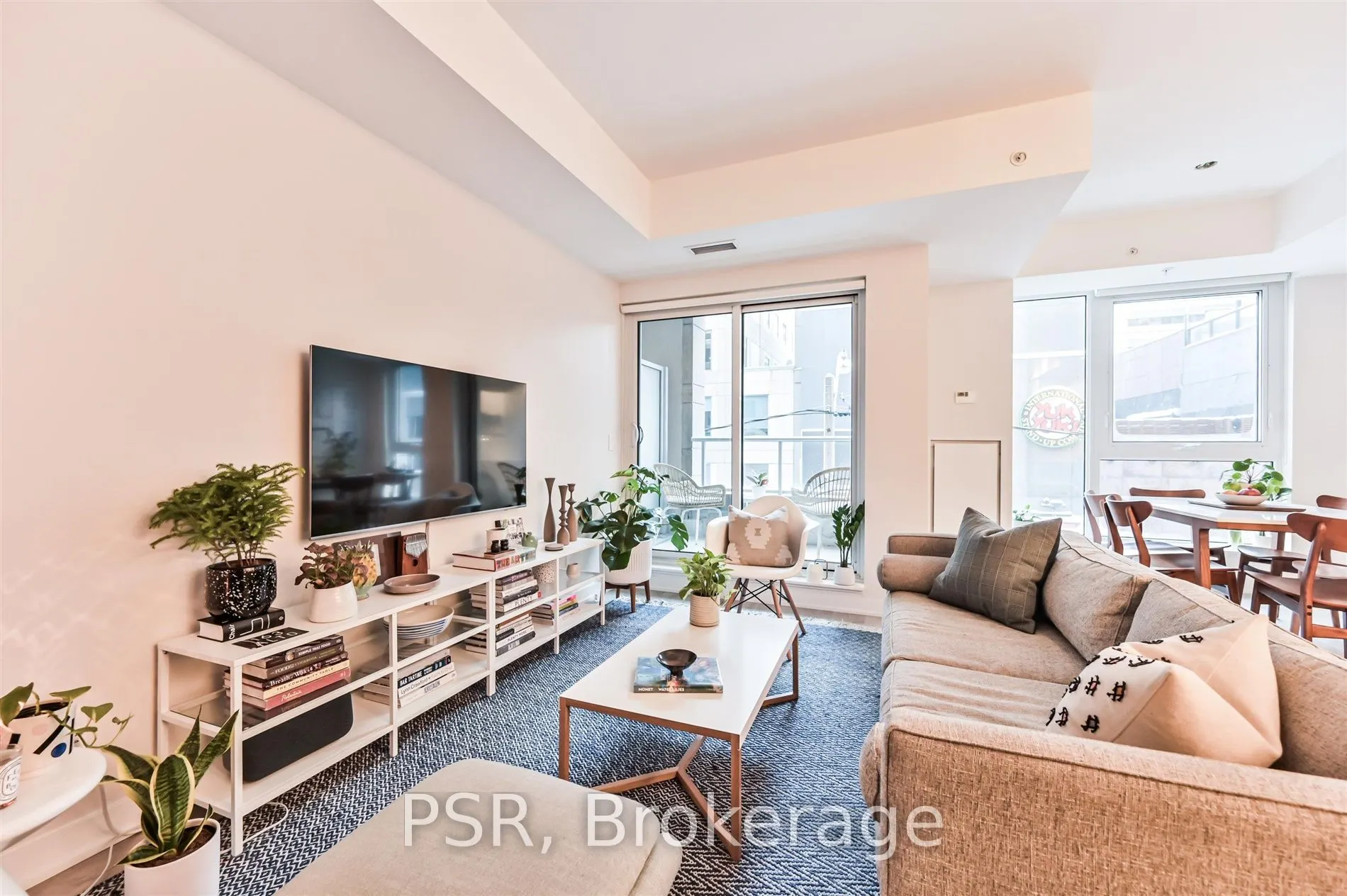 199 Richmond Street W, #218