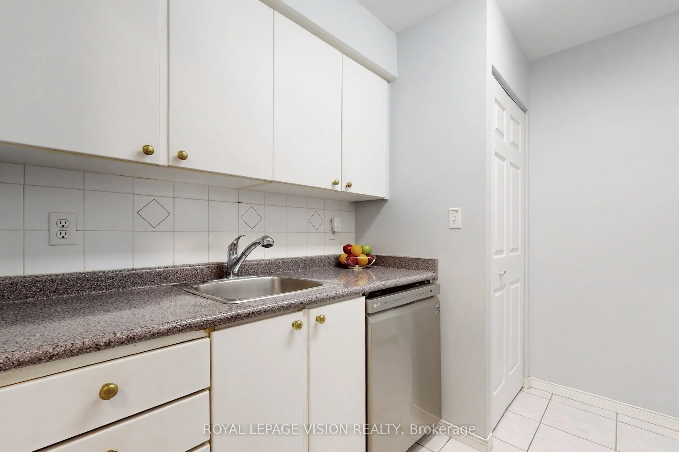 3 Pemberton Avenue, #1905