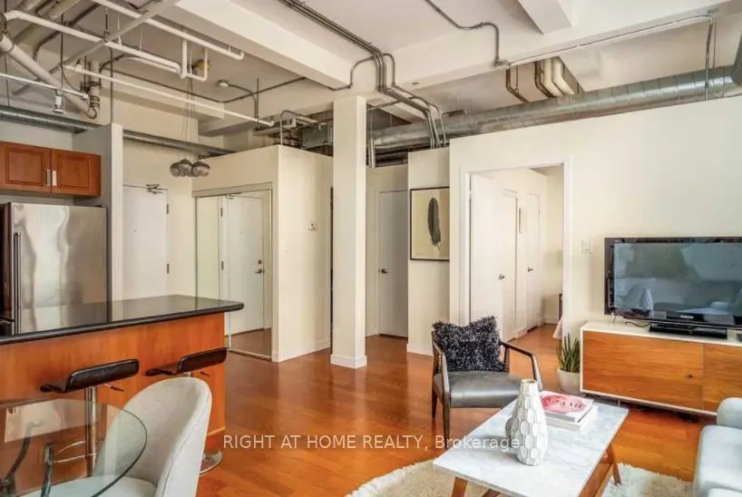 955 Queen Street W, #527