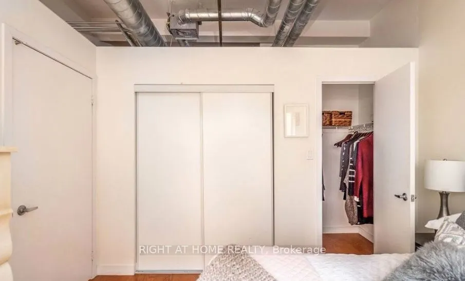 955 Queen Street W, #527