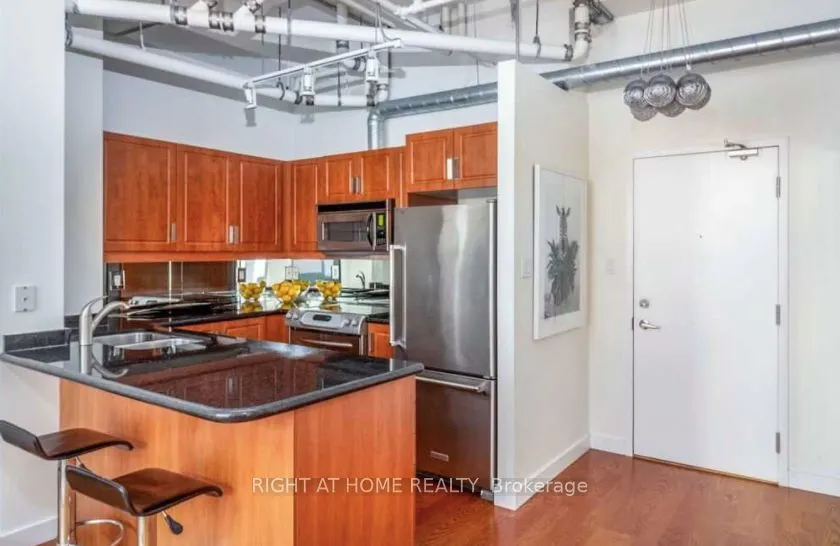 955 Queen Street W, #527