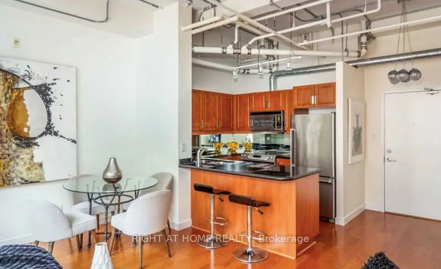 955 Queen Street W, #527