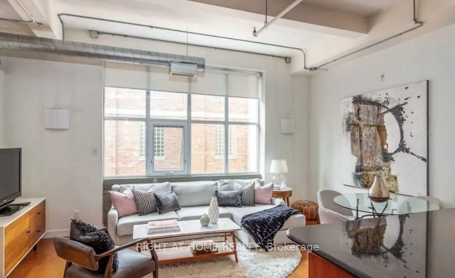 955 Queen Street W, #527