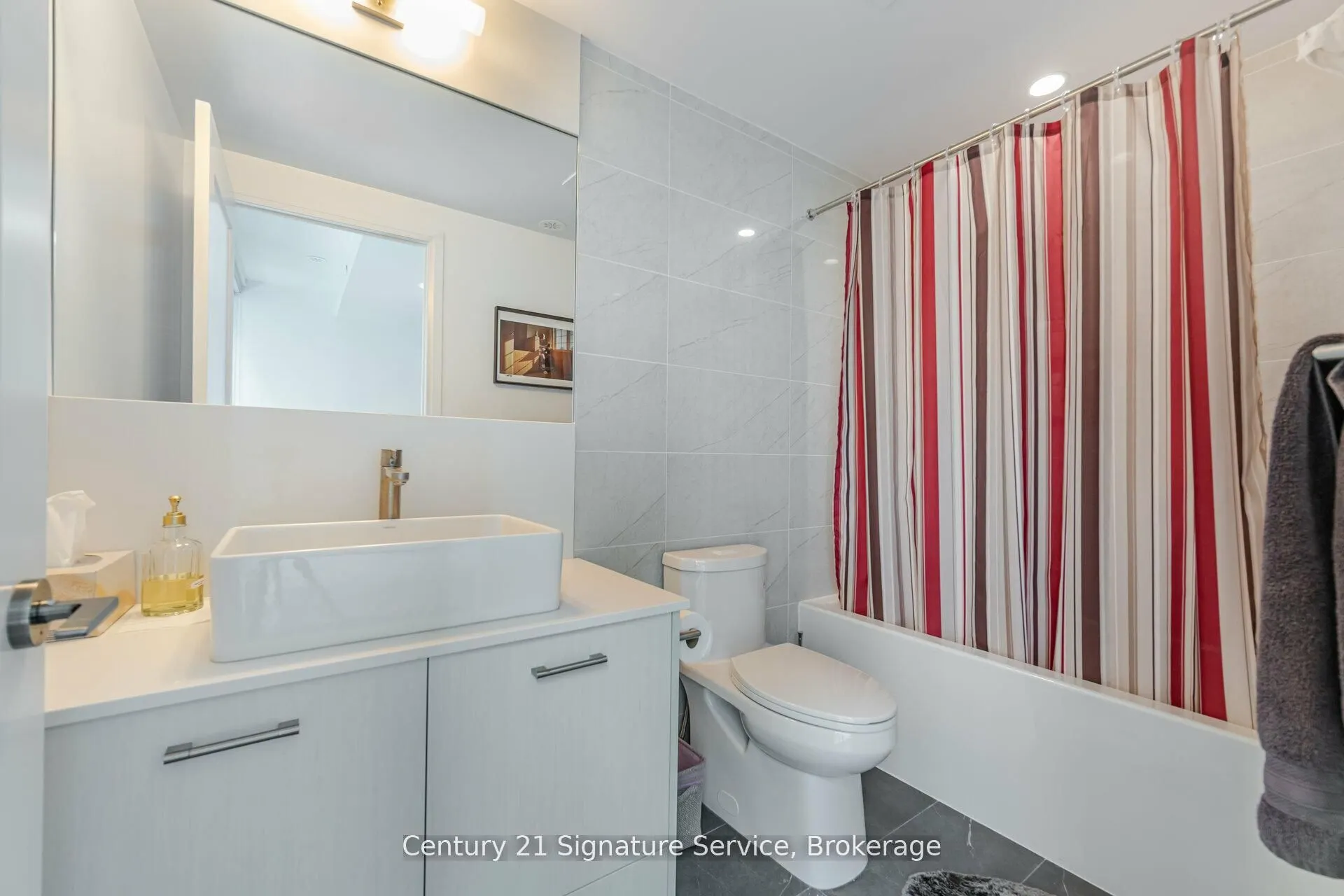 101 Erskine Avenue, #TH05