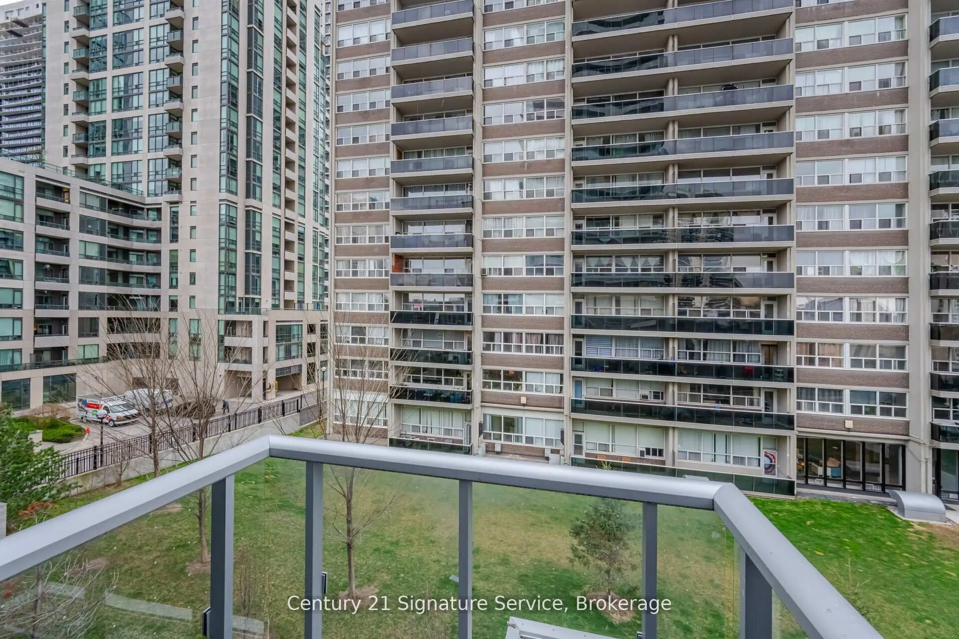 101 Erskine Avenue, #TH05