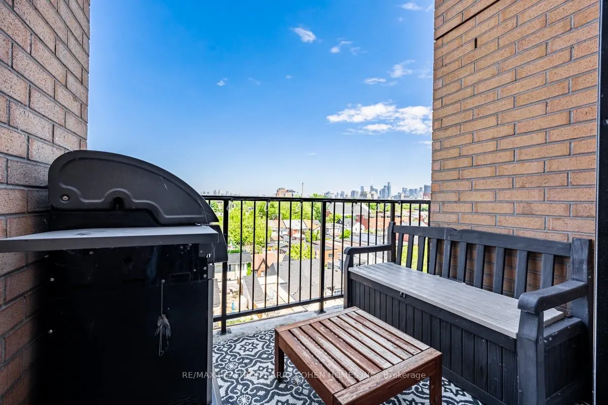 800 King Street W, #PH 803