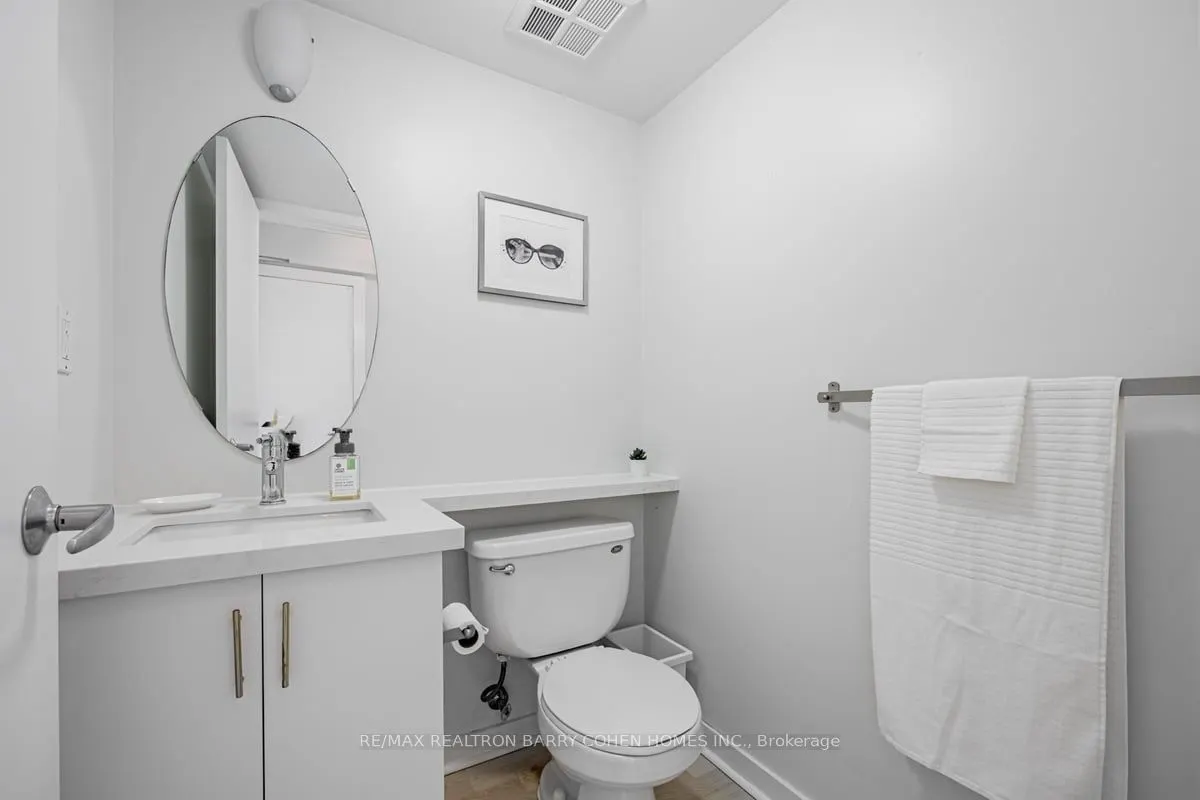 800 King Street W, #PH 803