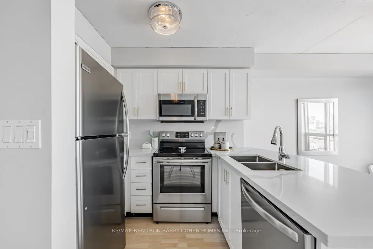 800 King Street W, #PH 803