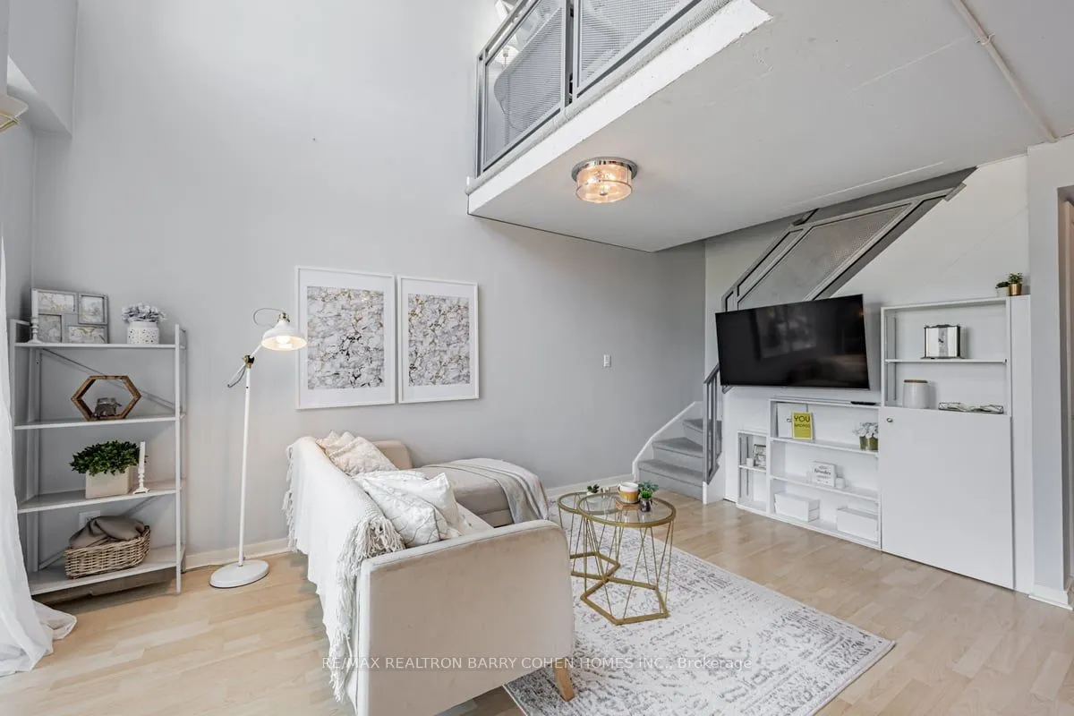 800 King Street W, #PH 803