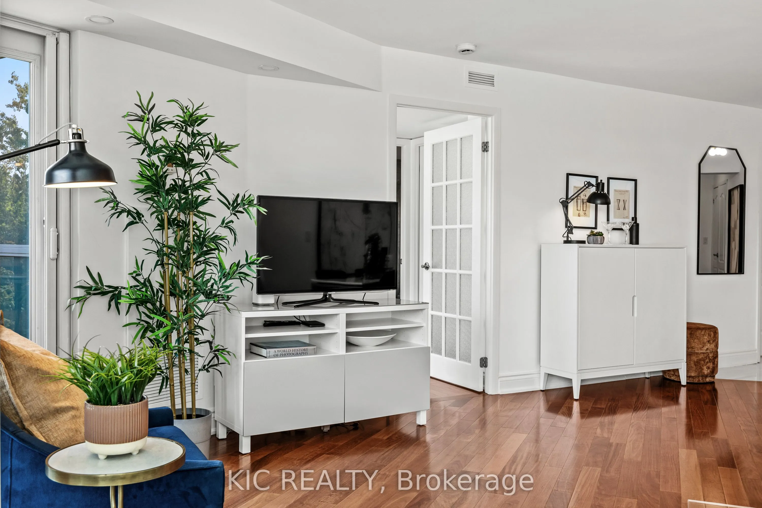 219 Fort York Boulevard, #409