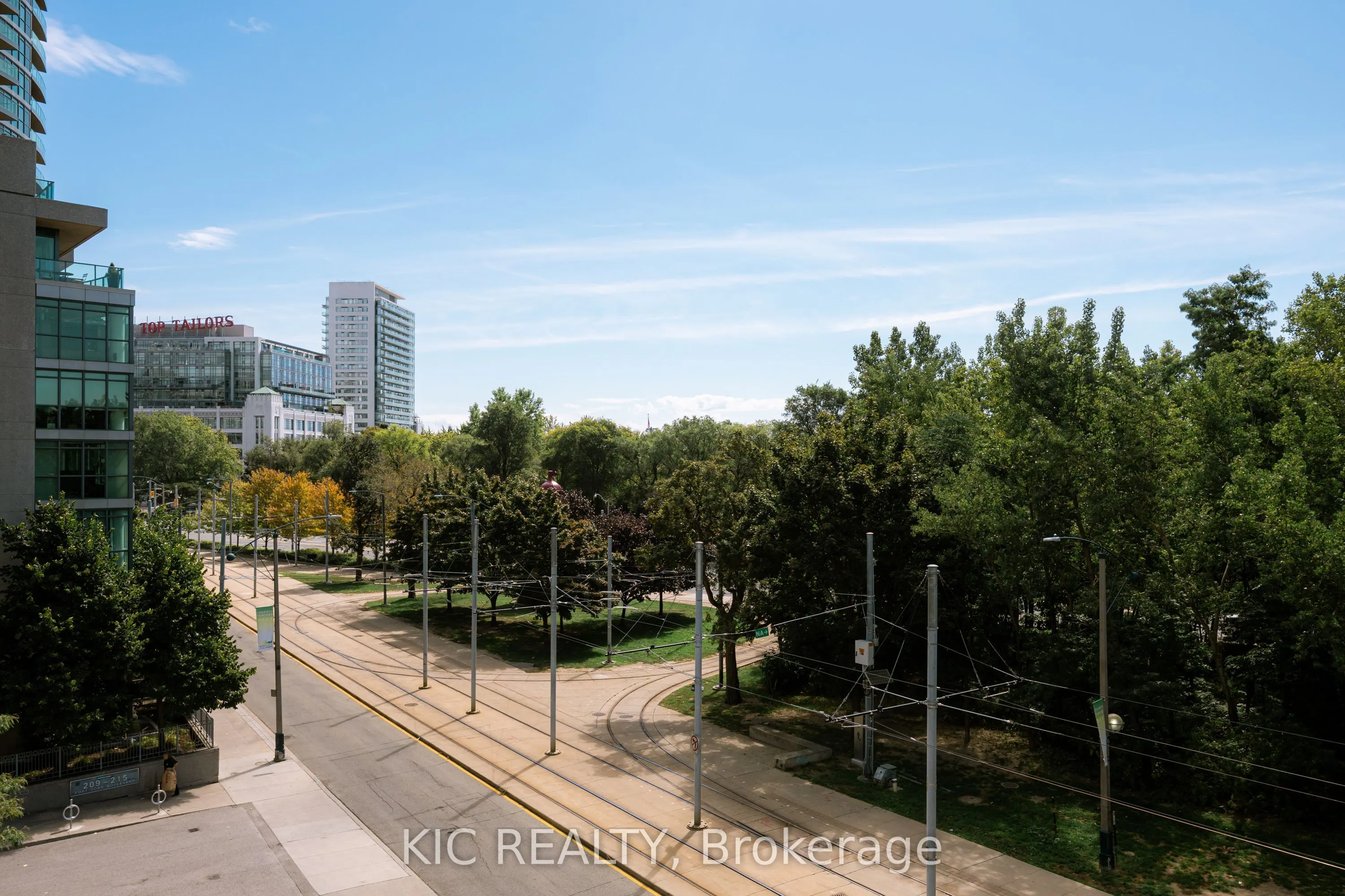 219 Fort York Boulevard, #409