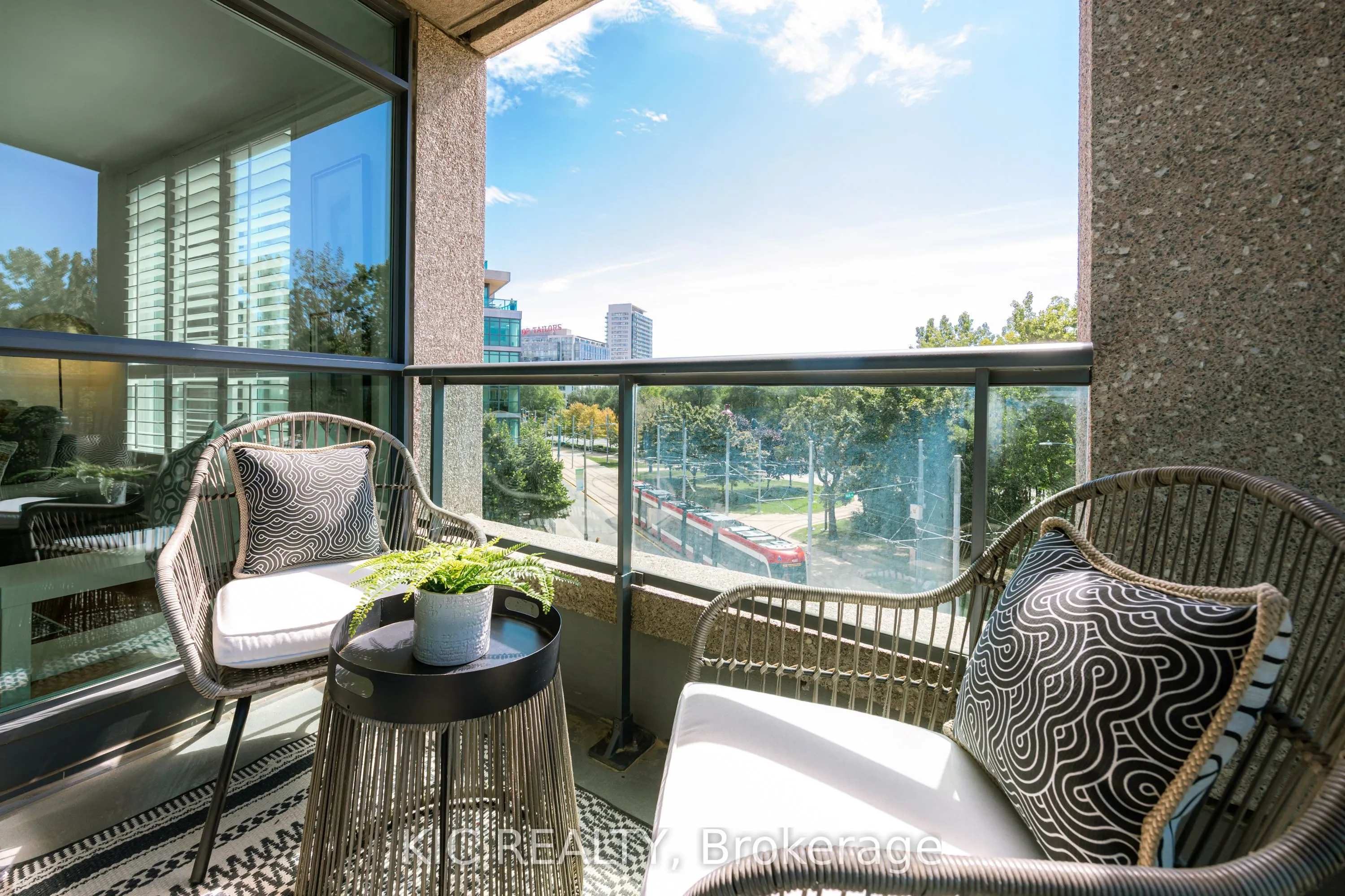 219 Fort York Boulevard, #409