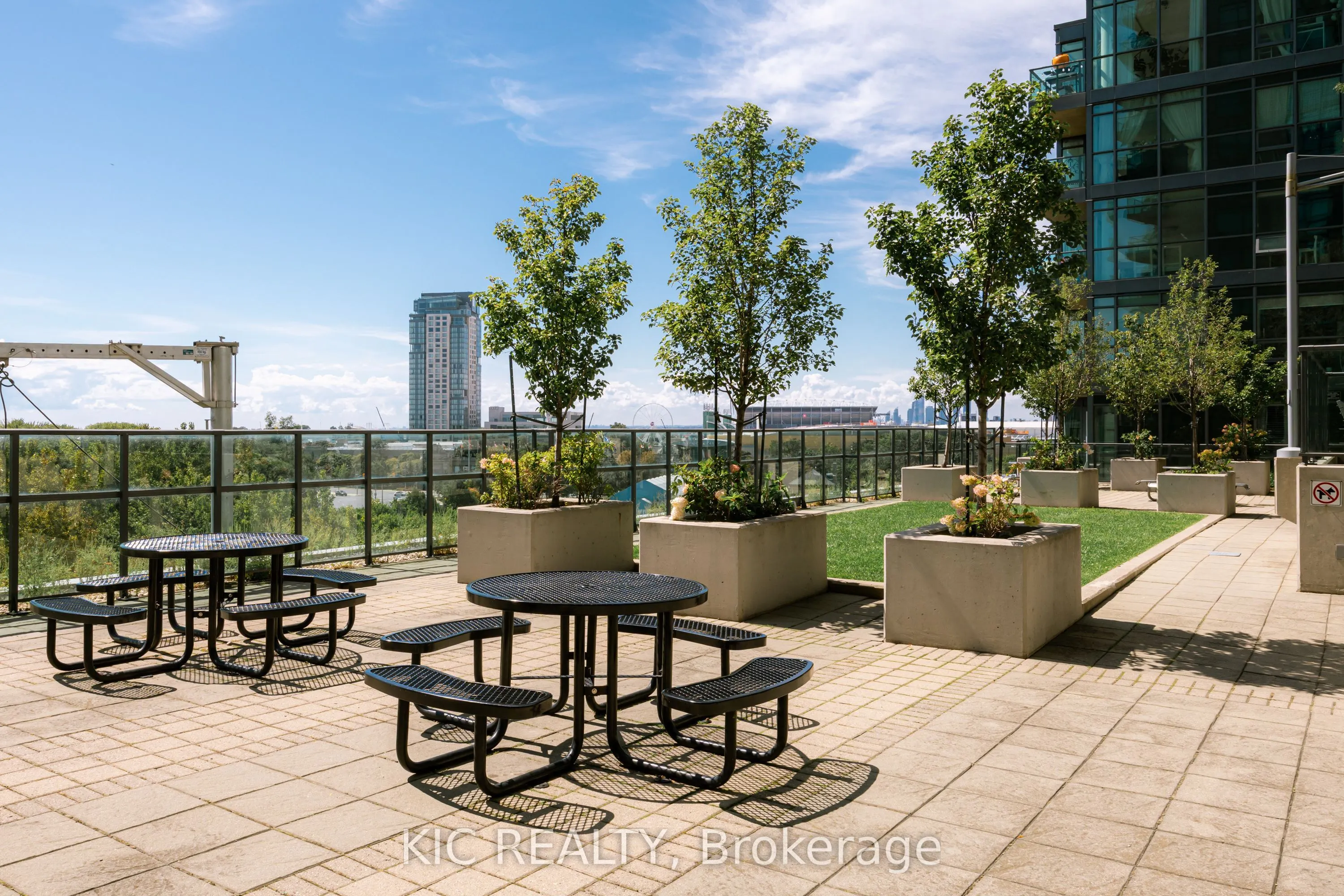219 Fort York Boulevard, #409