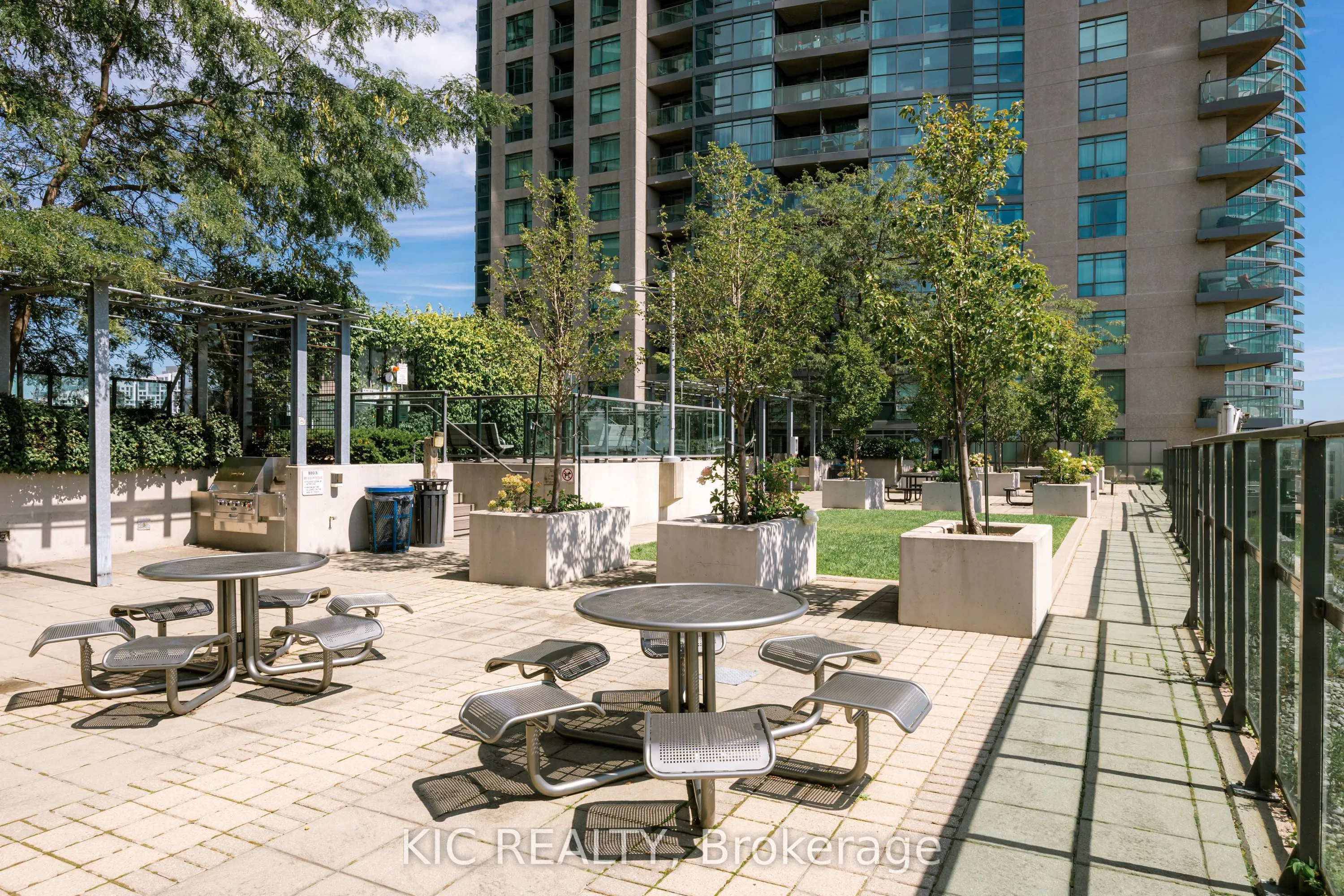 219 Fort York Boulevard, #409