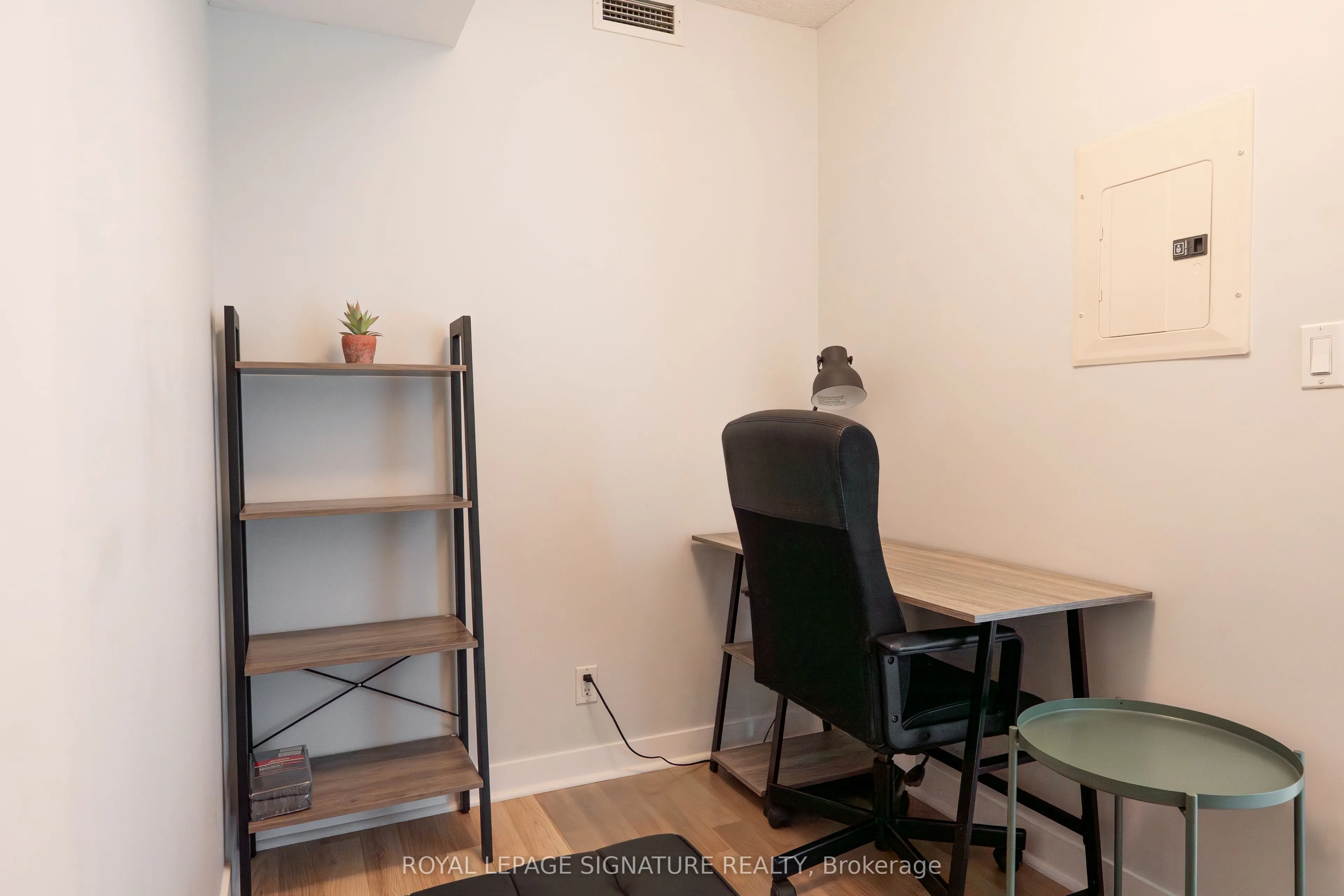 81 Navy Wharf Court, #3011