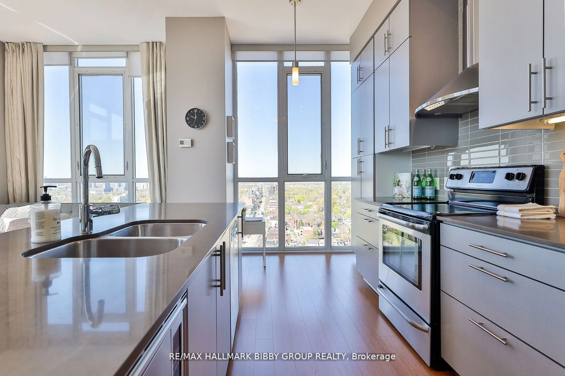 530 St Clair Avenue W, #PH06