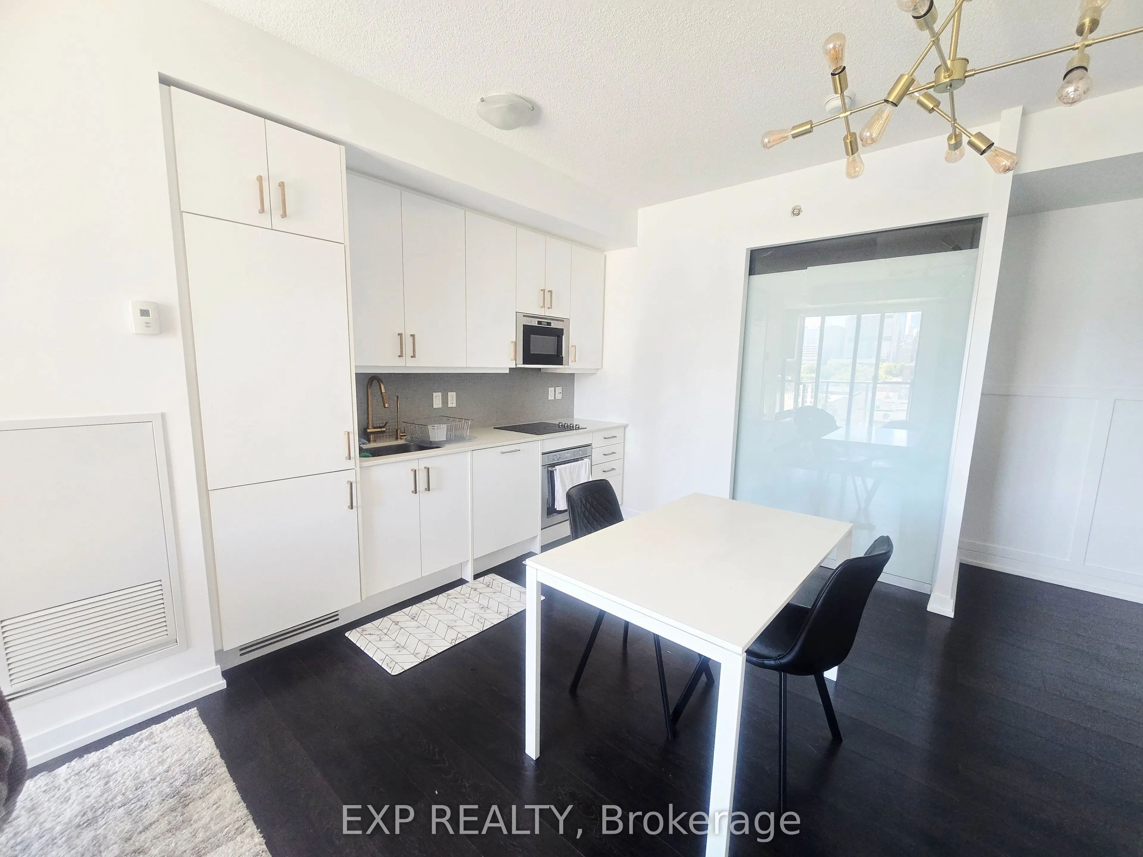 297 College Street, #608
