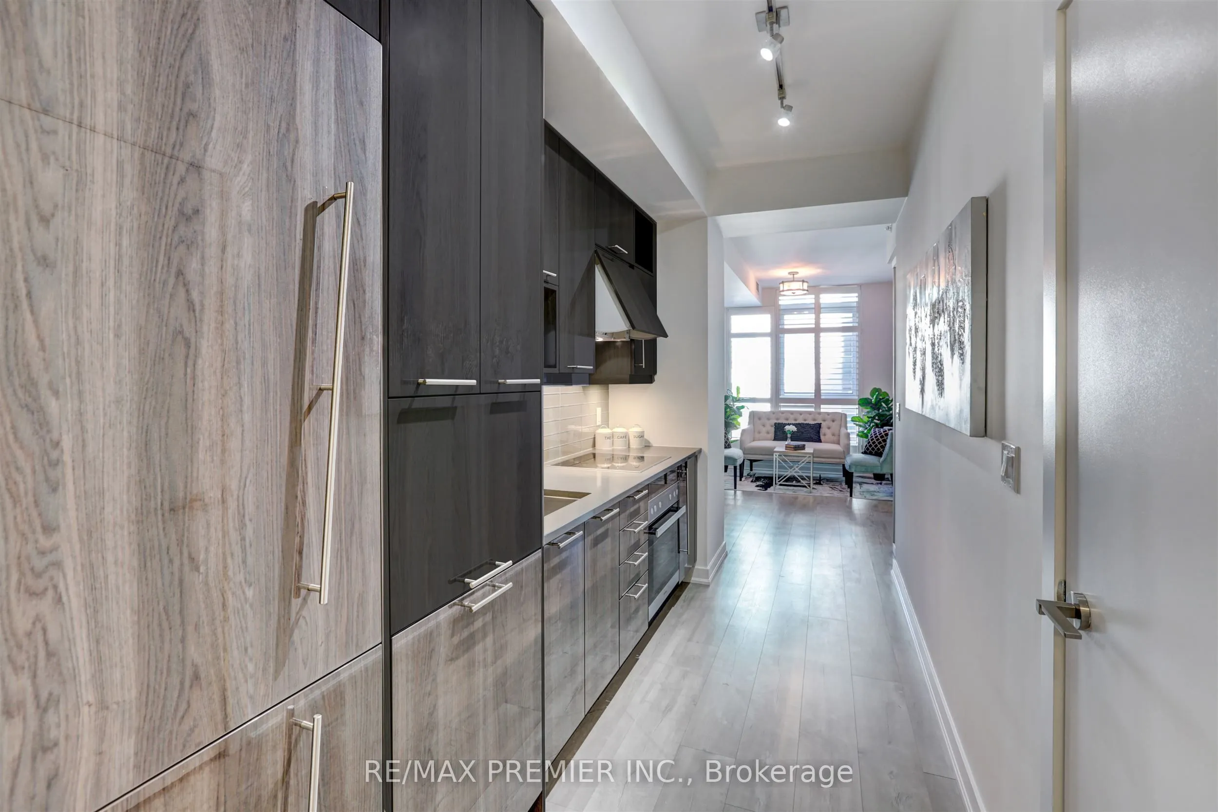 199 Richmond Street W, #403