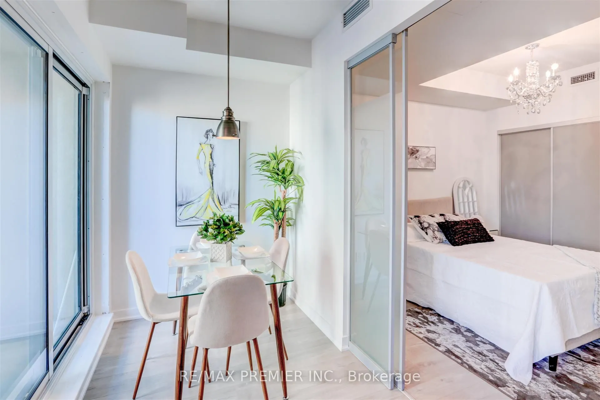 199 Richmond Street W, #403