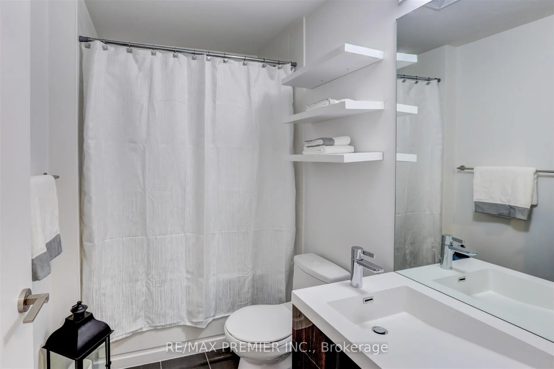 199 Richmond Street W, #403