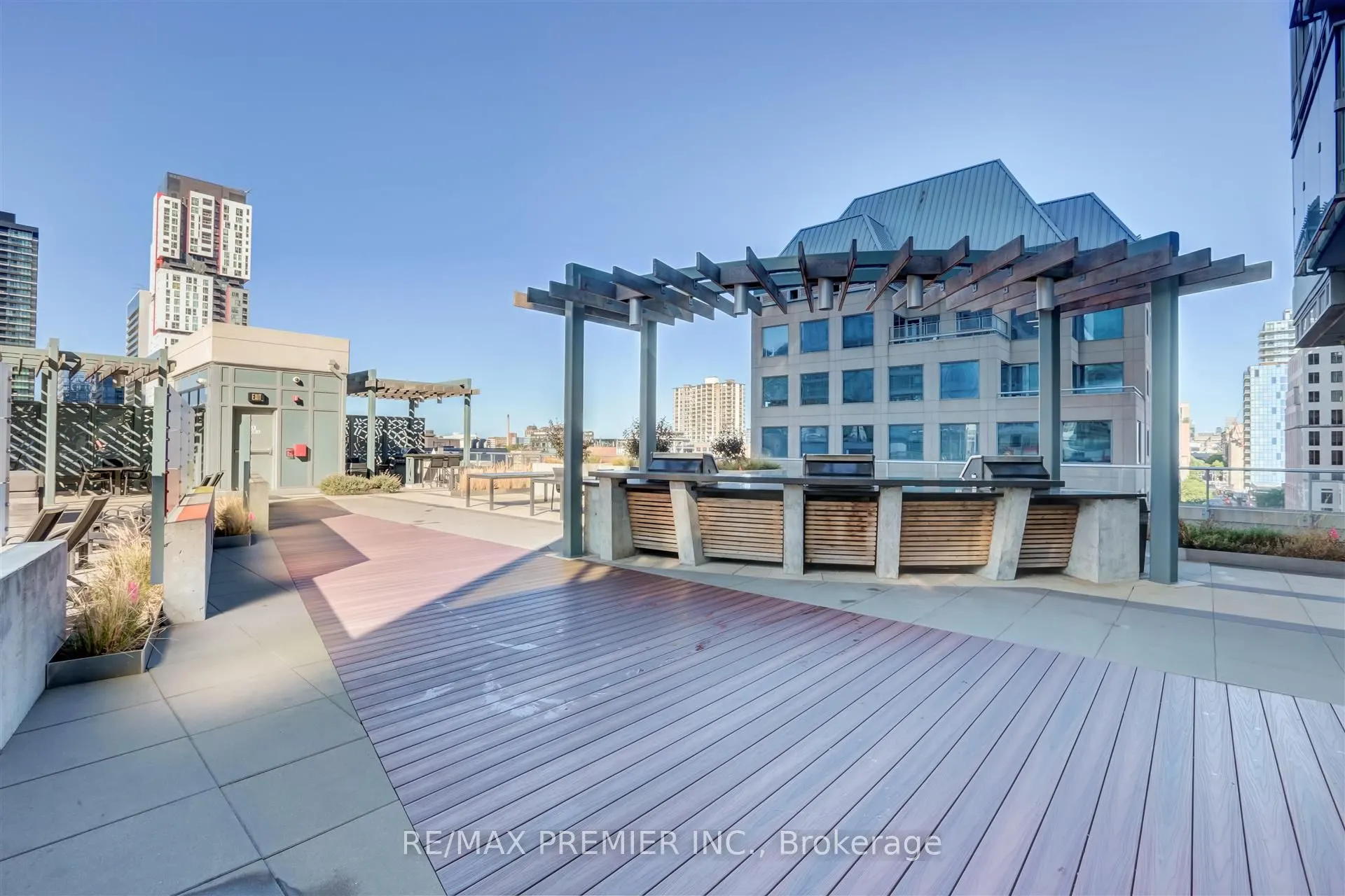 199 Richmond Street W, #403