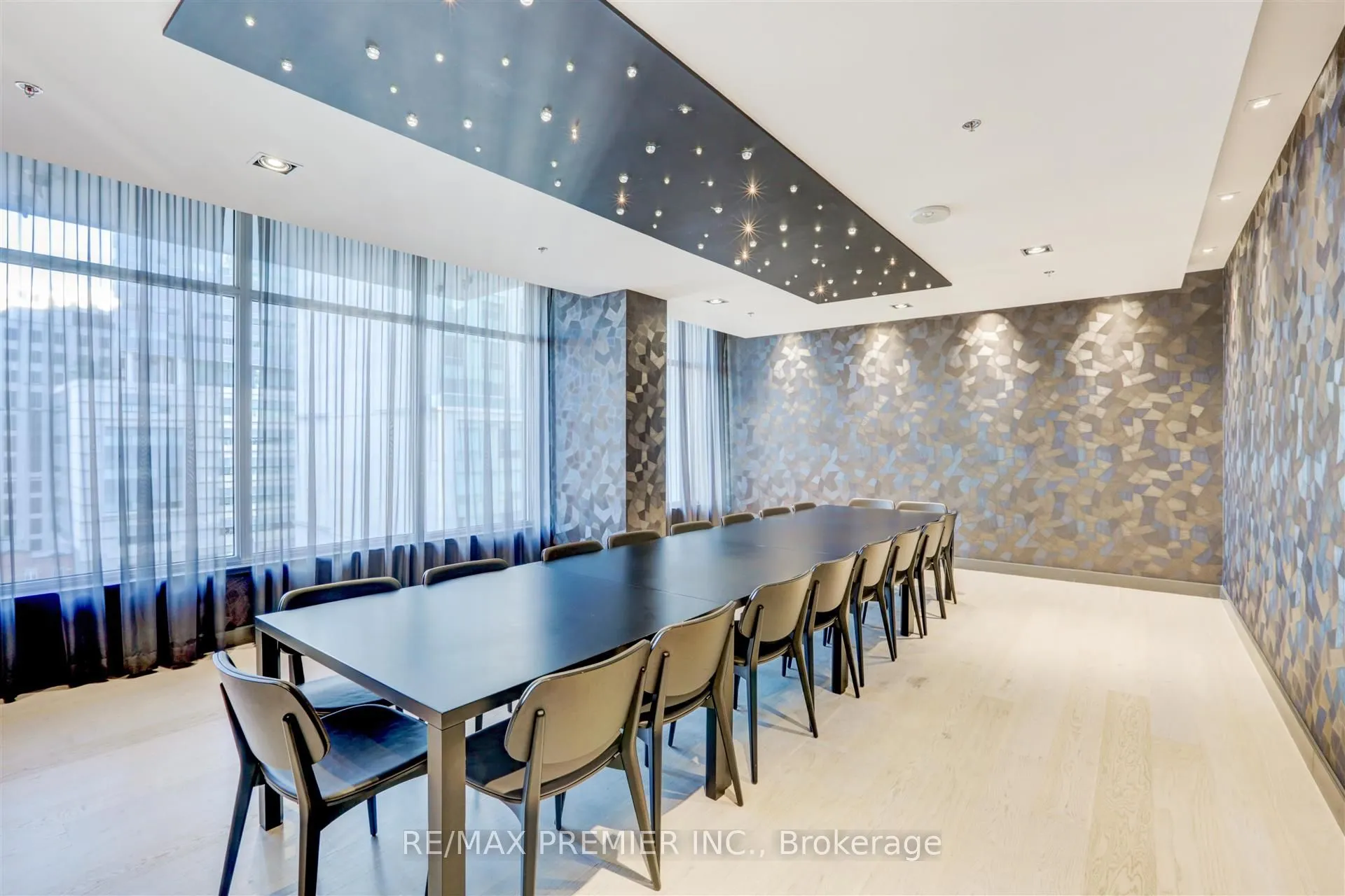 199 Richmond Street W, #403