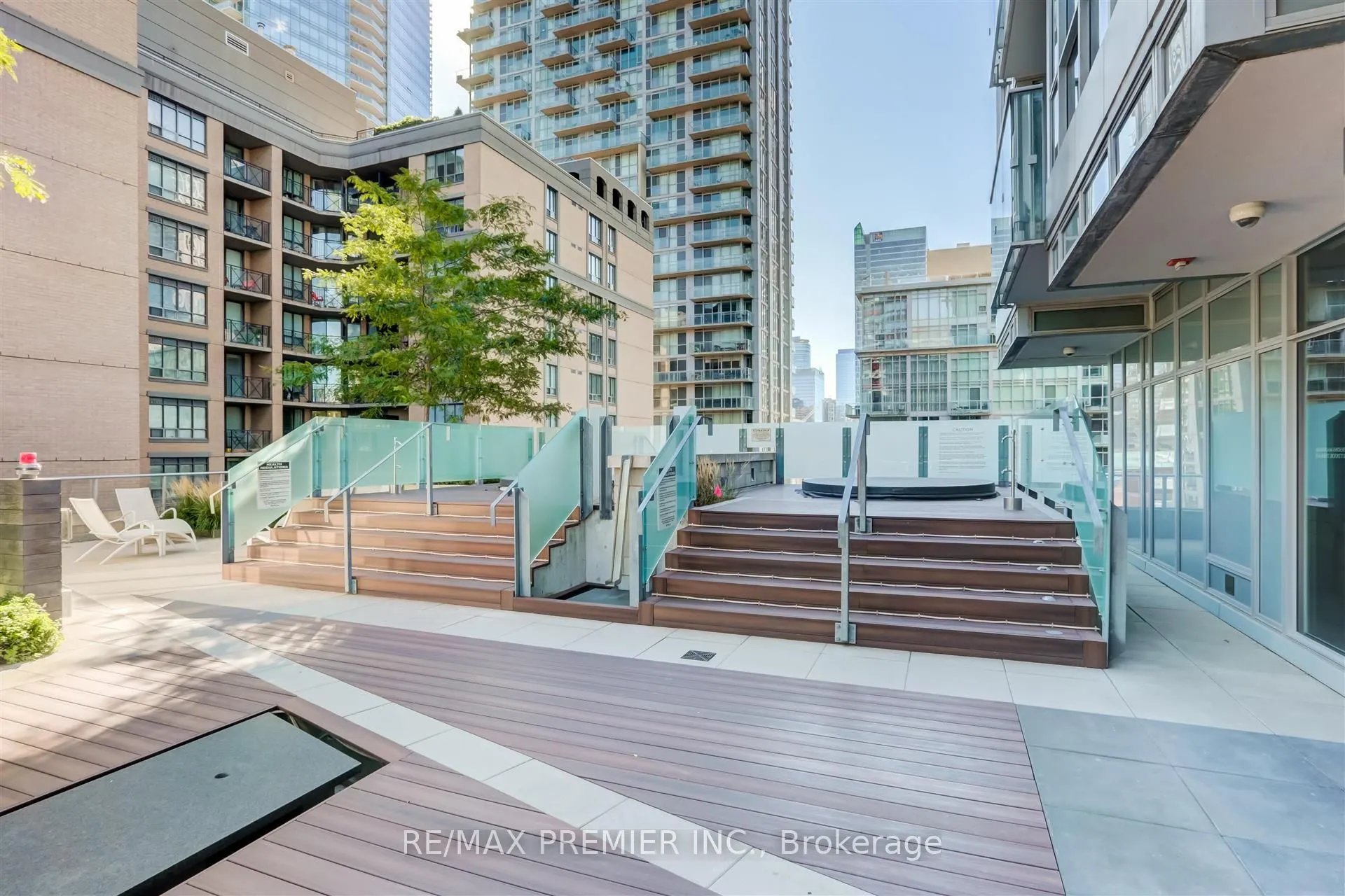 199 Richmond Street W, #403