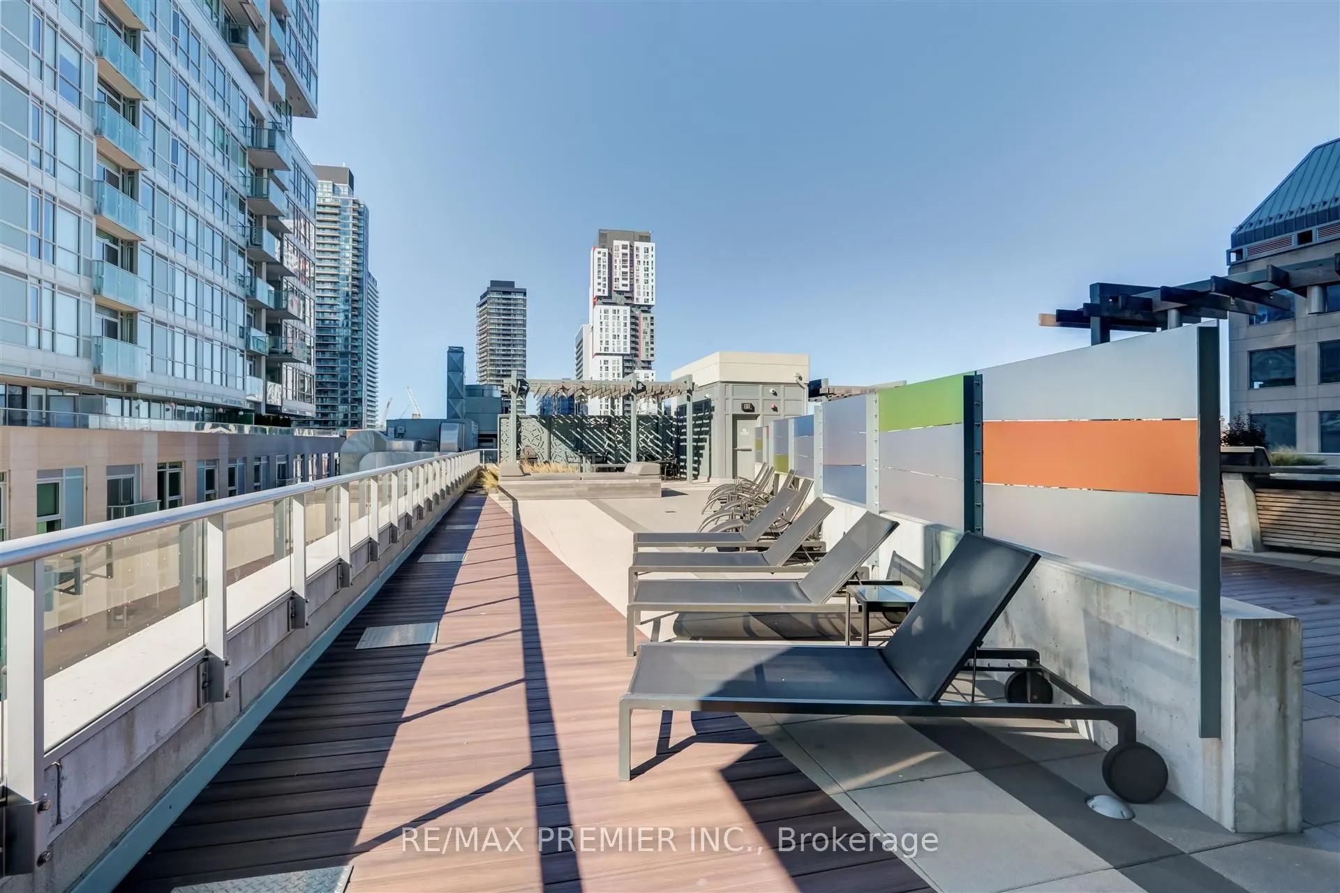 199 Richmond Street W, #403