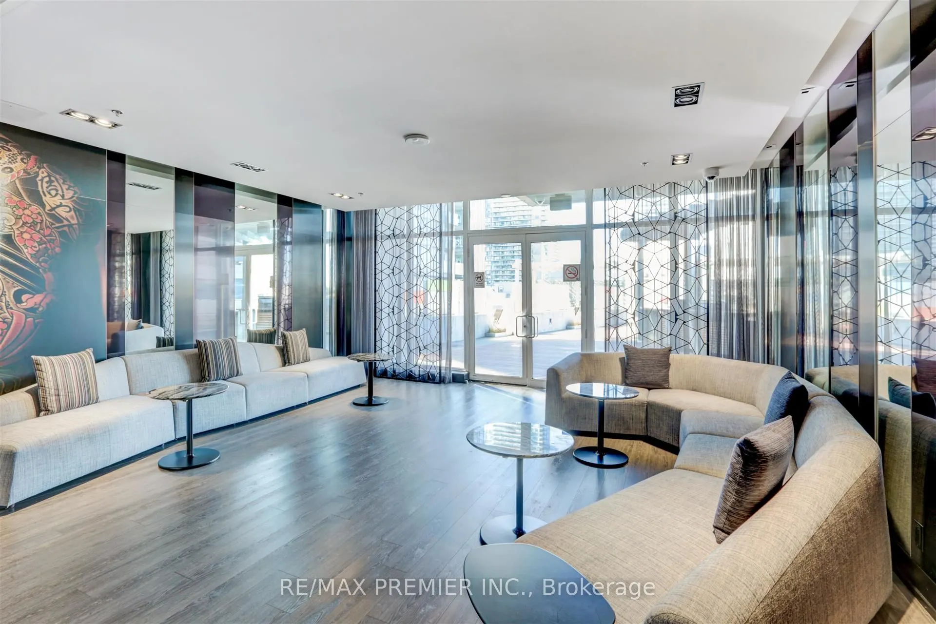 199 Richmond Street W, #403