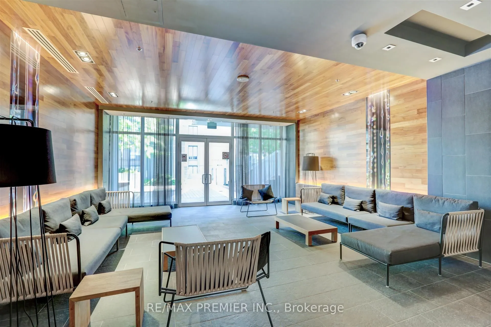 199 Richmond Street W, #403