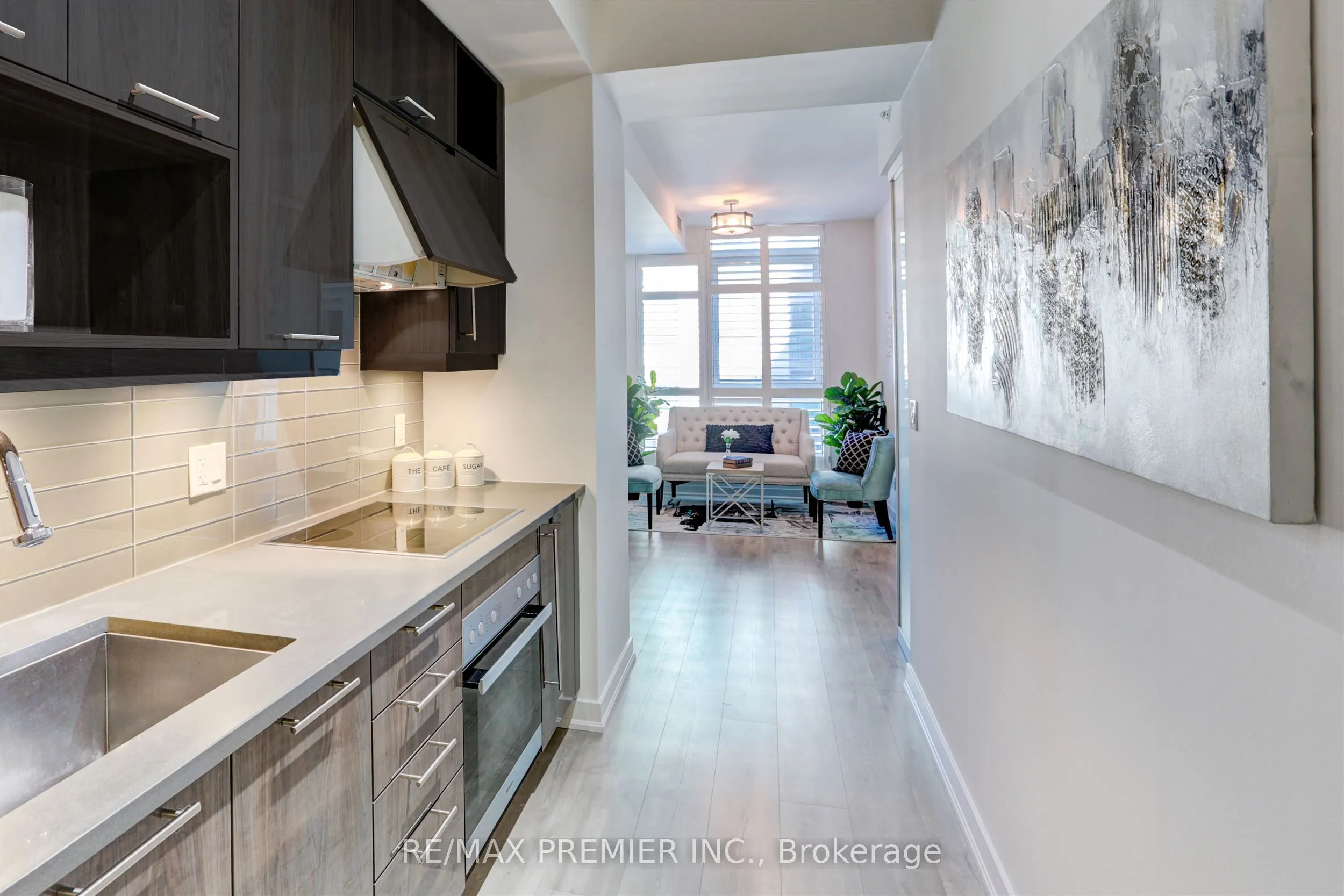 199 Richmond Street W, #403