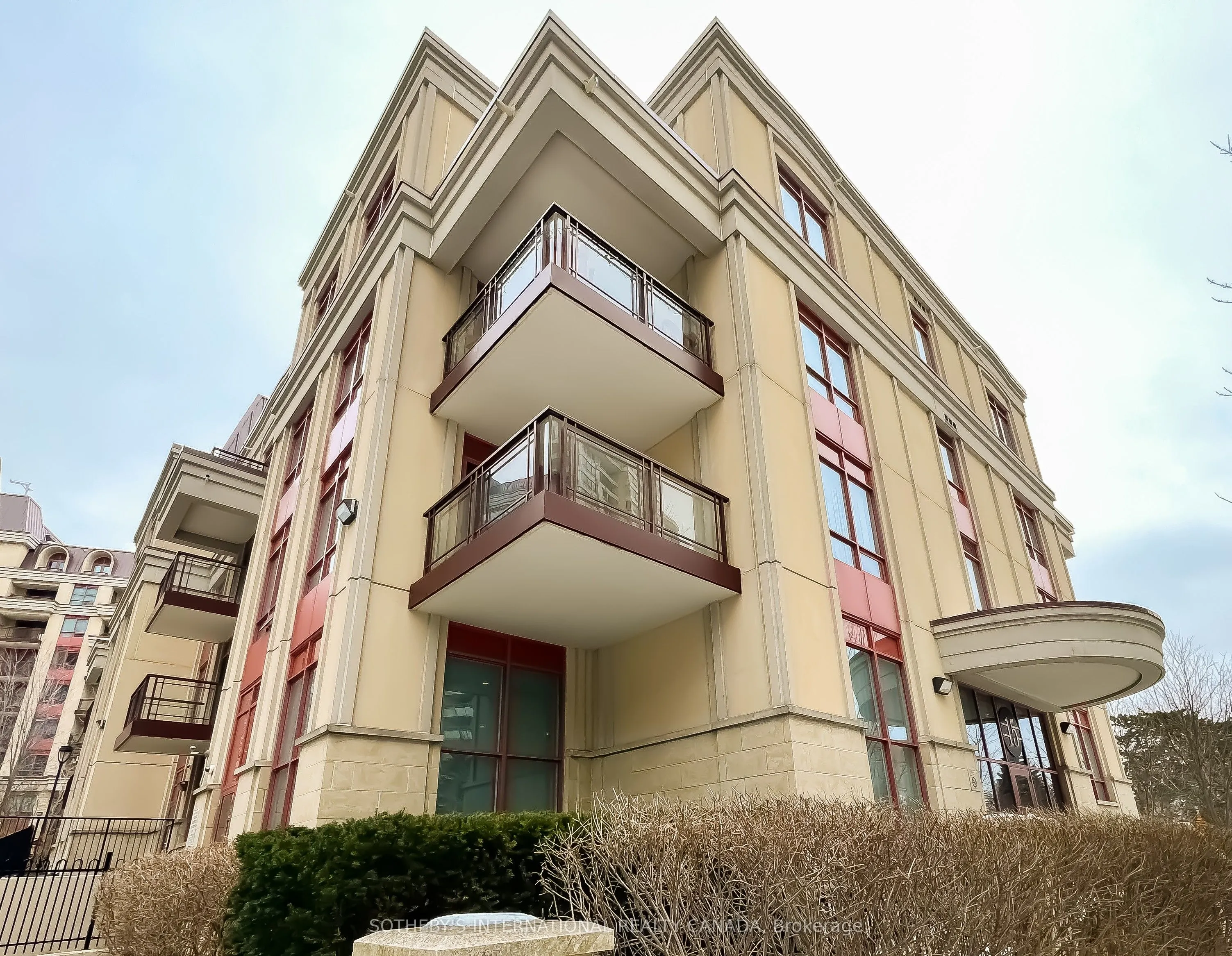 15 Rean Drive, #102