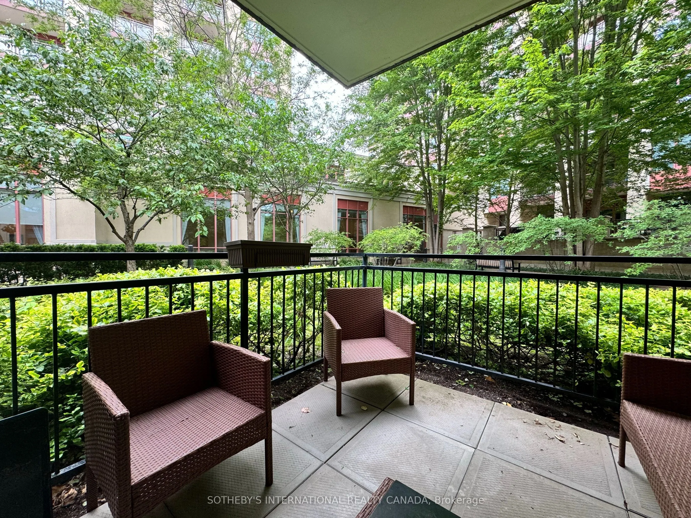 15 Rean Drive, #102