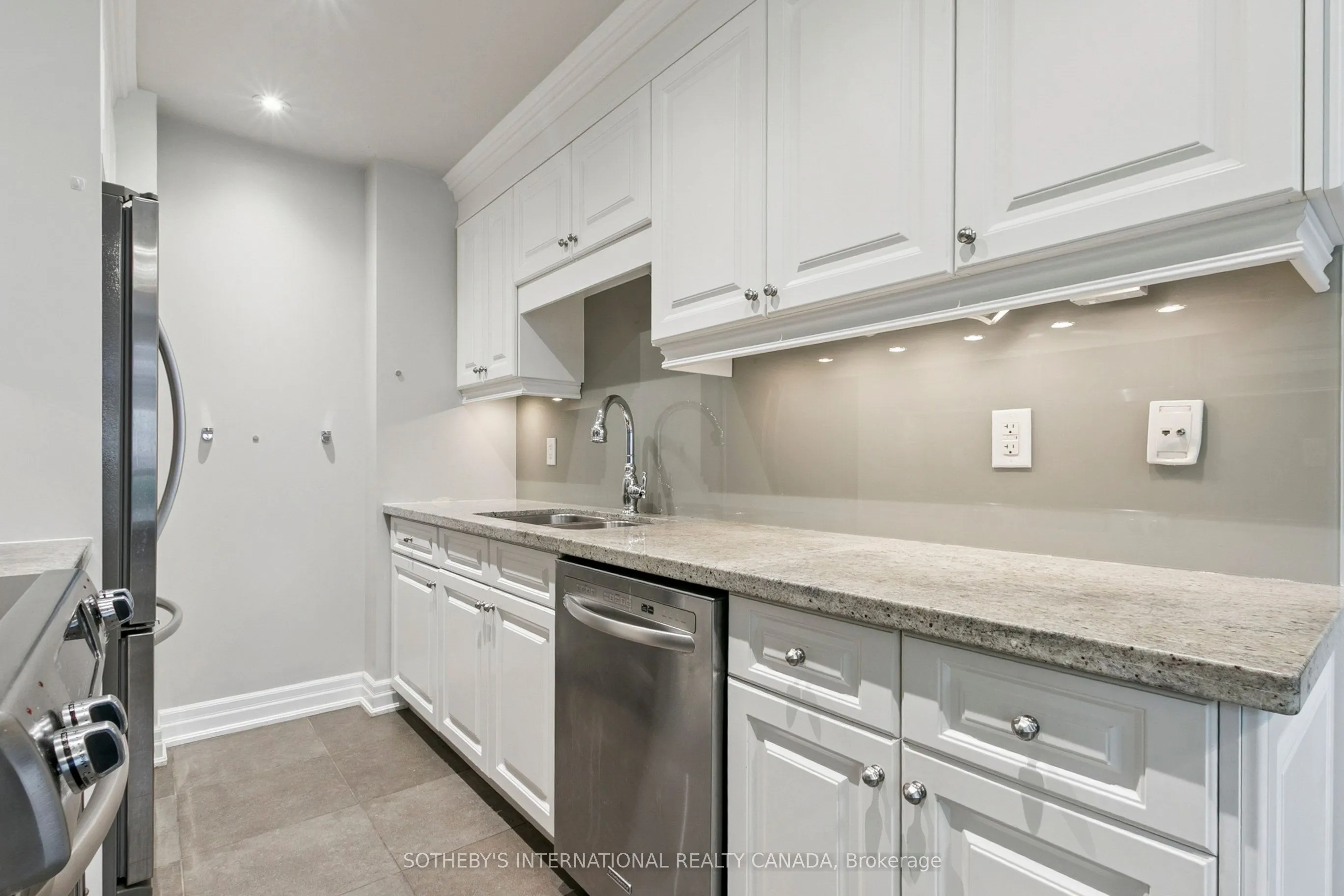 15 Rean Drive, #102