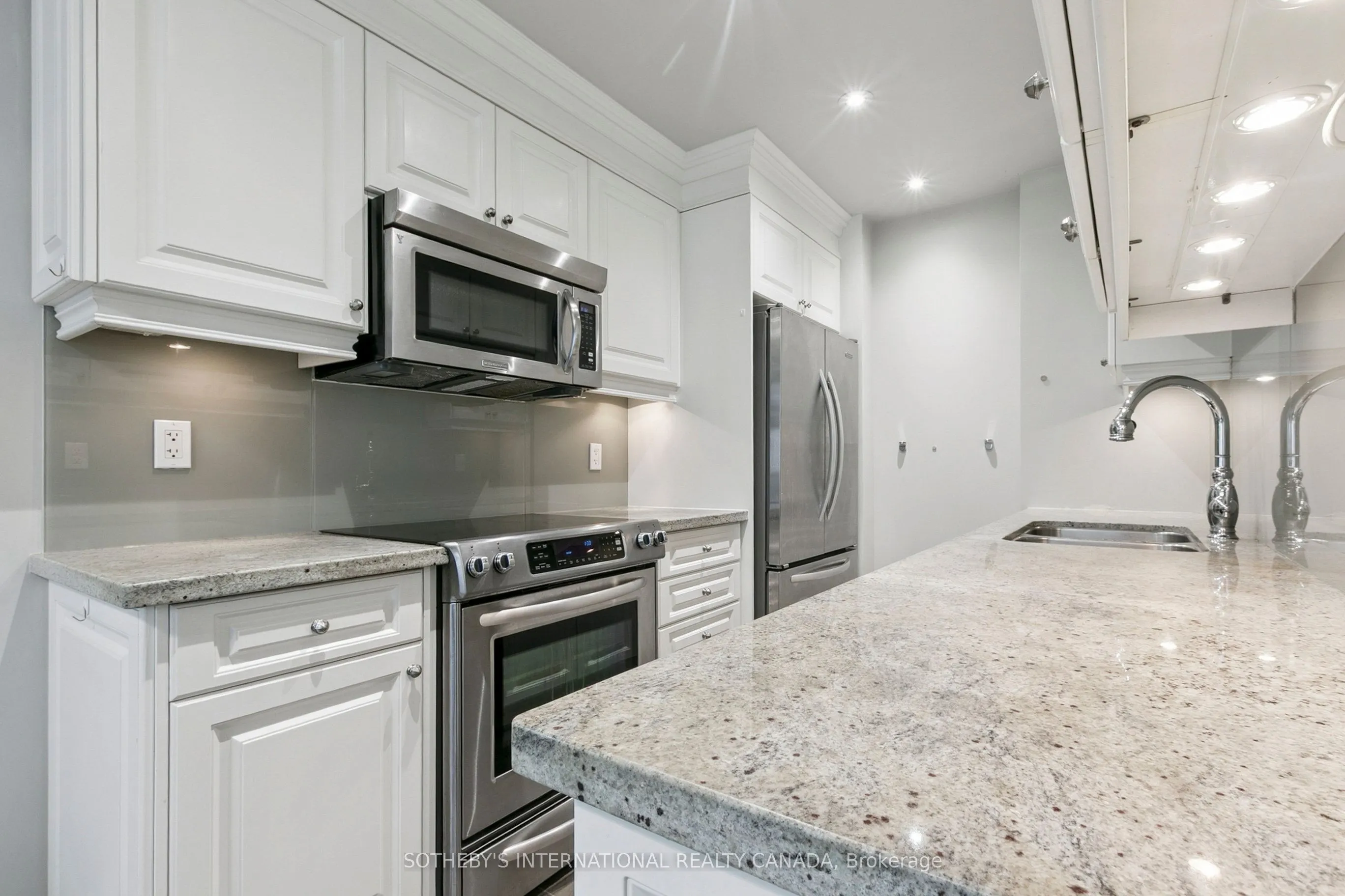 15 Rean Drive, #102