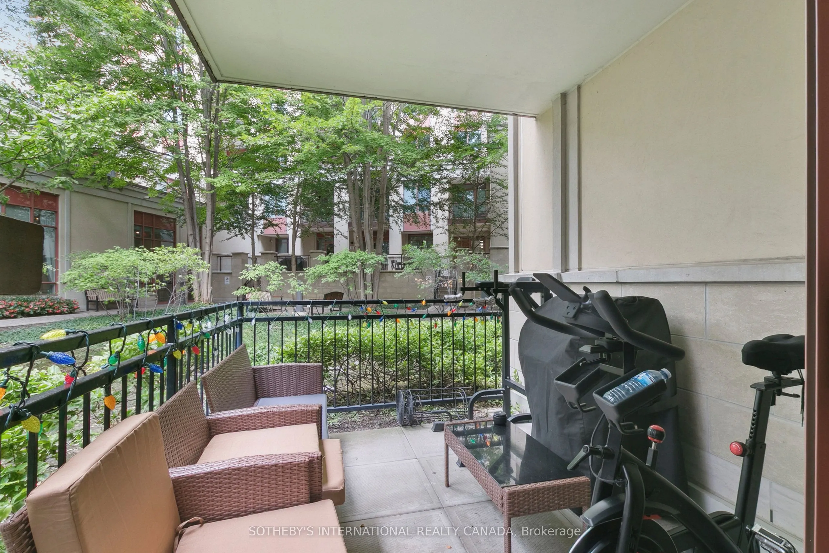 15 Rean Drive, #102