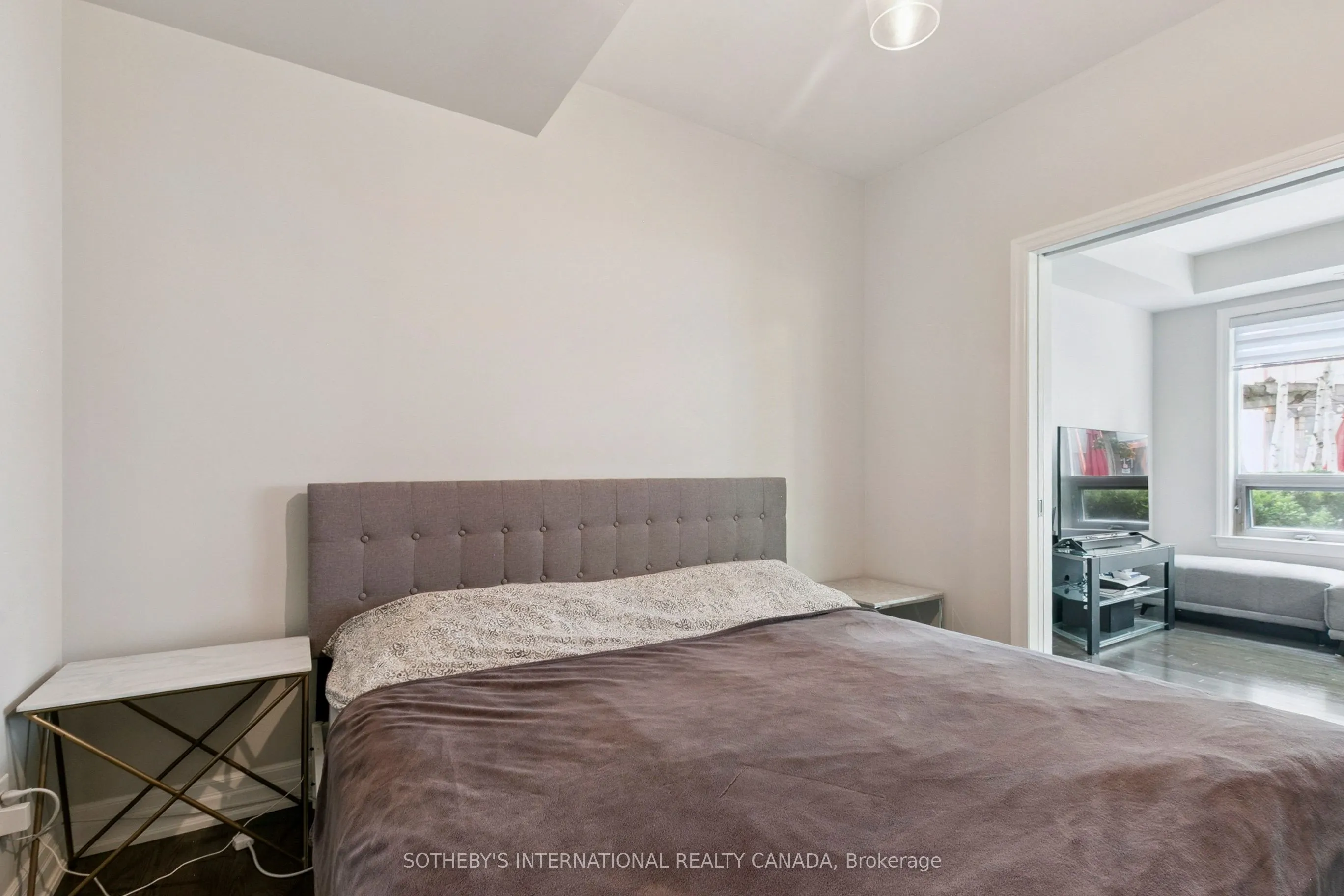 15 Rean Drive, #102