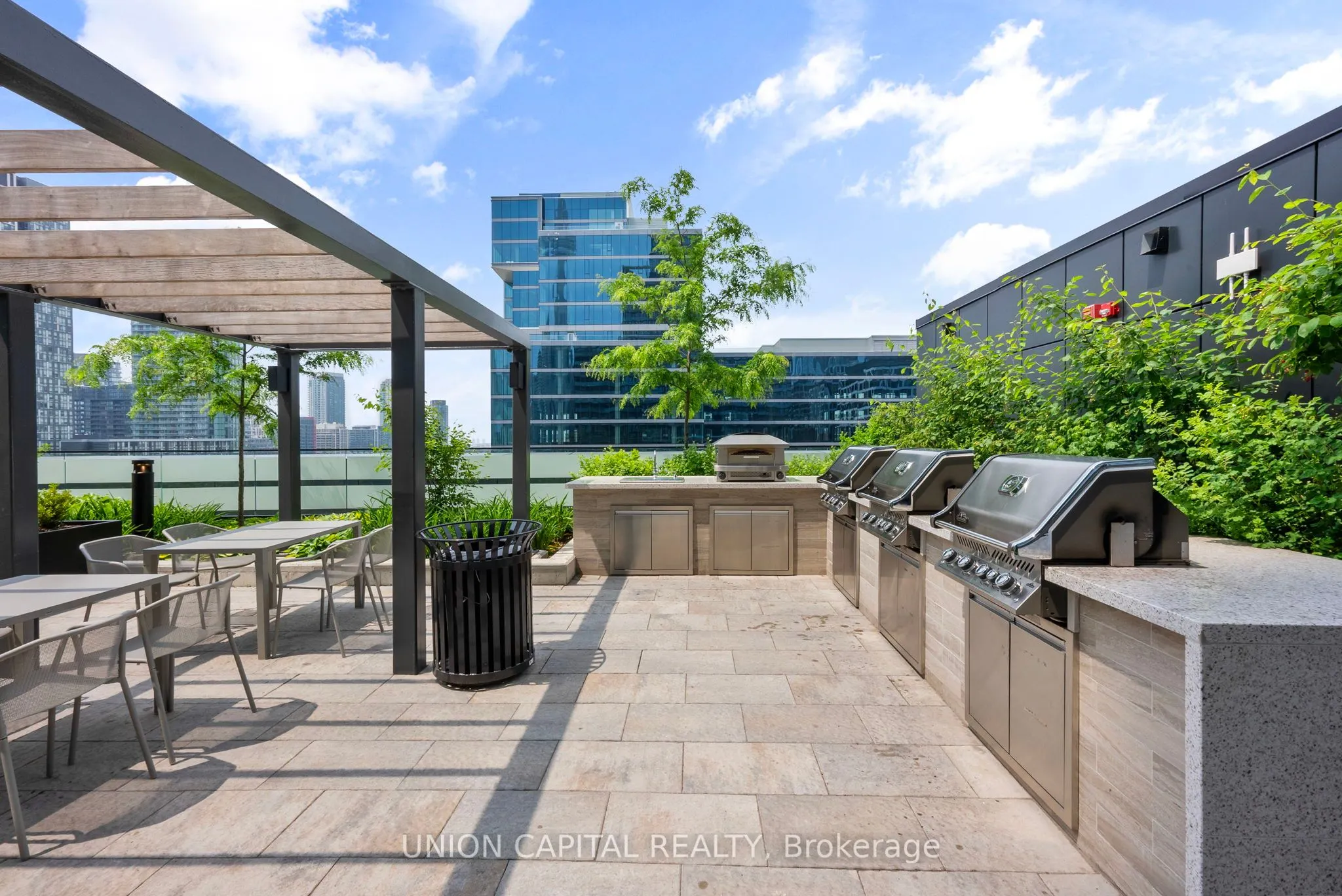 480 Front Street W, #1510