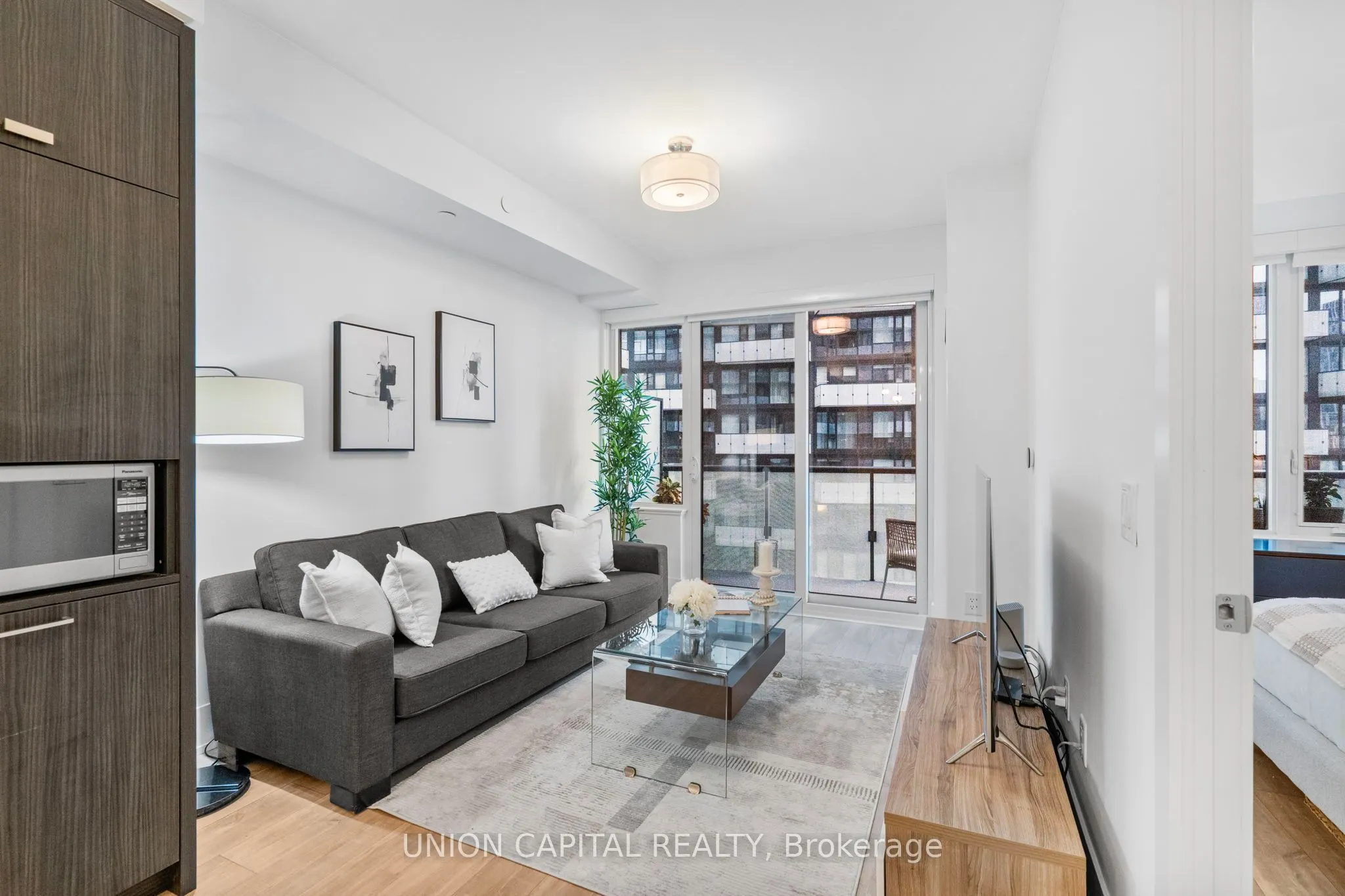 480 Front Street W, #1510