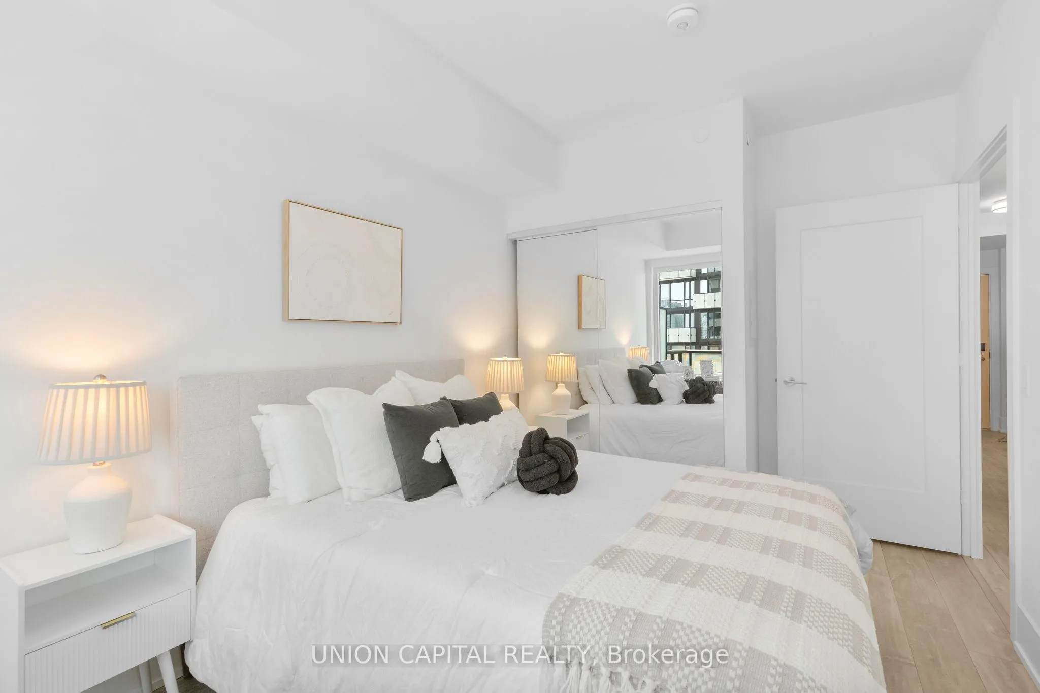 480 Front Street W, #1510