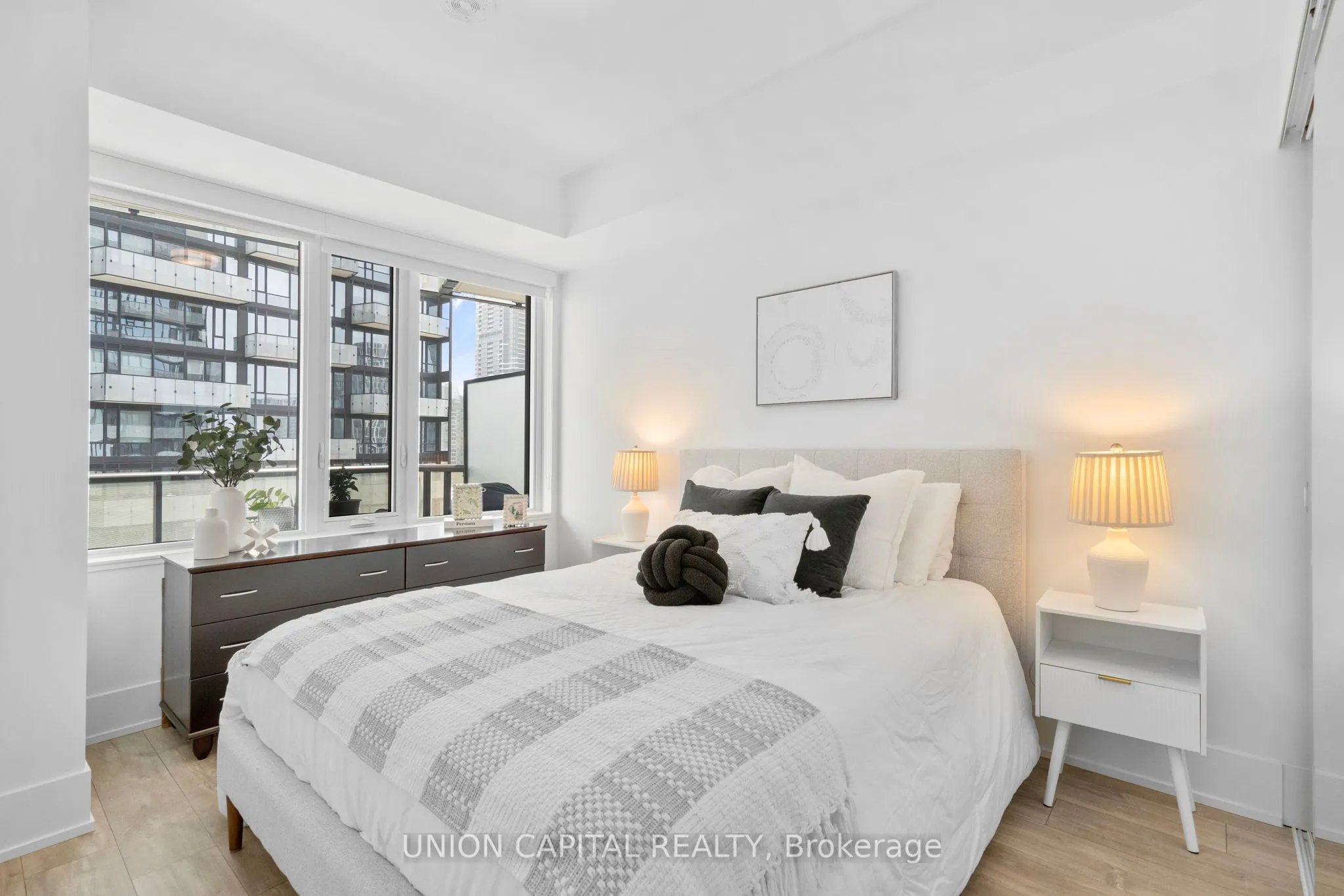 480 Front Street W, #1510