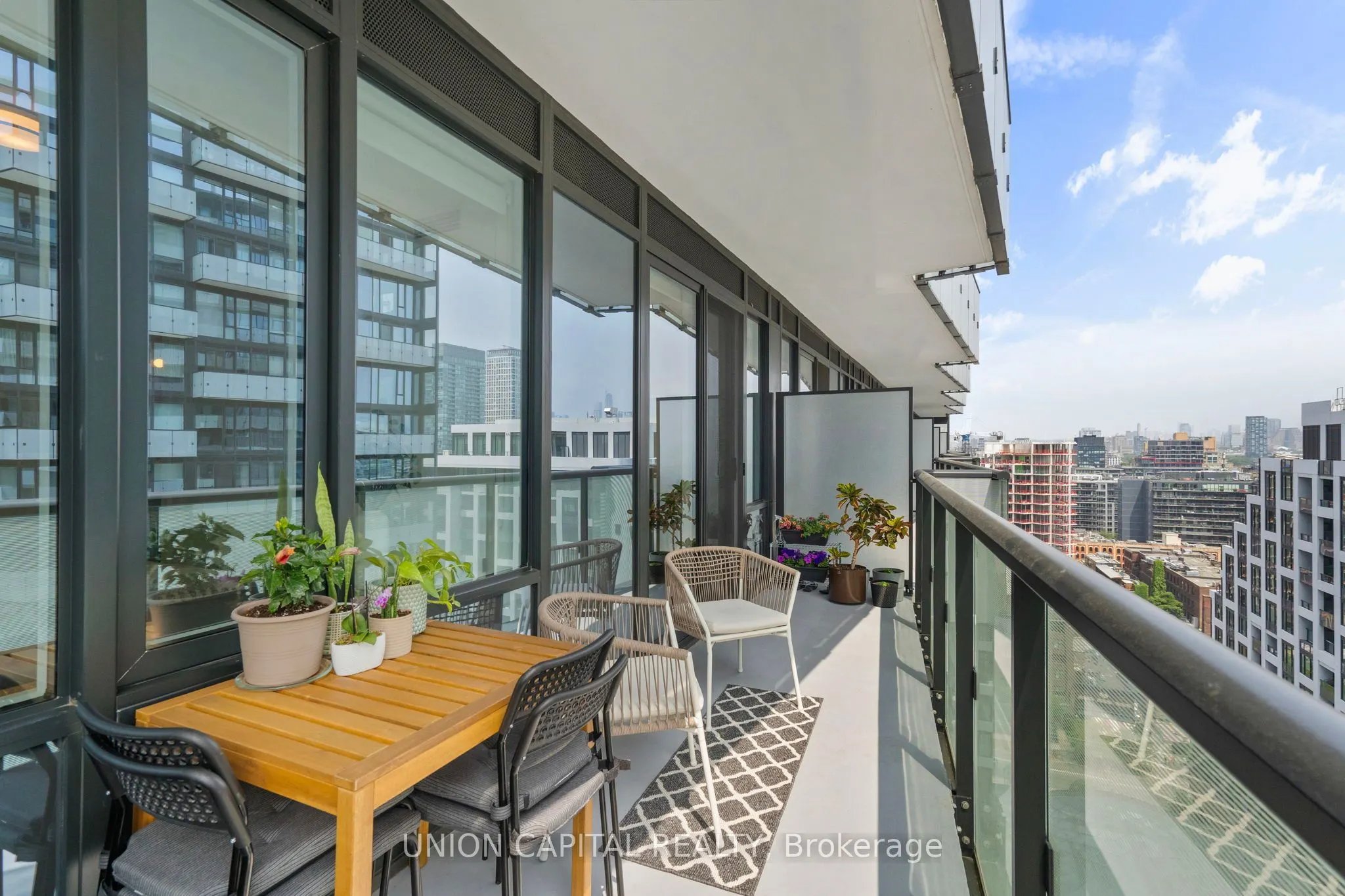 480 Front Street W, #1510