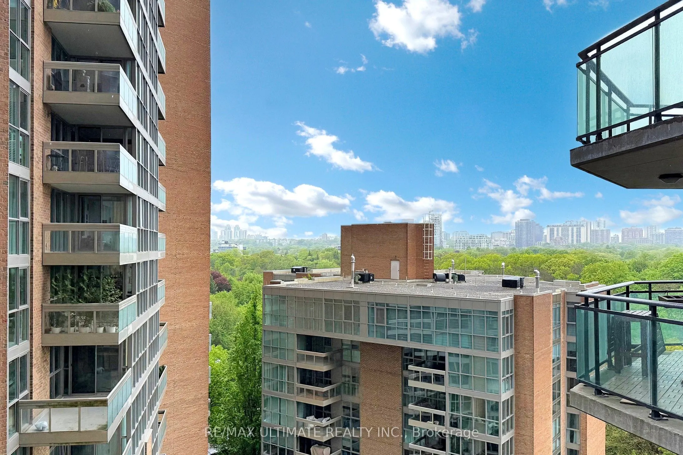 300 Bloor Street E, #1113
