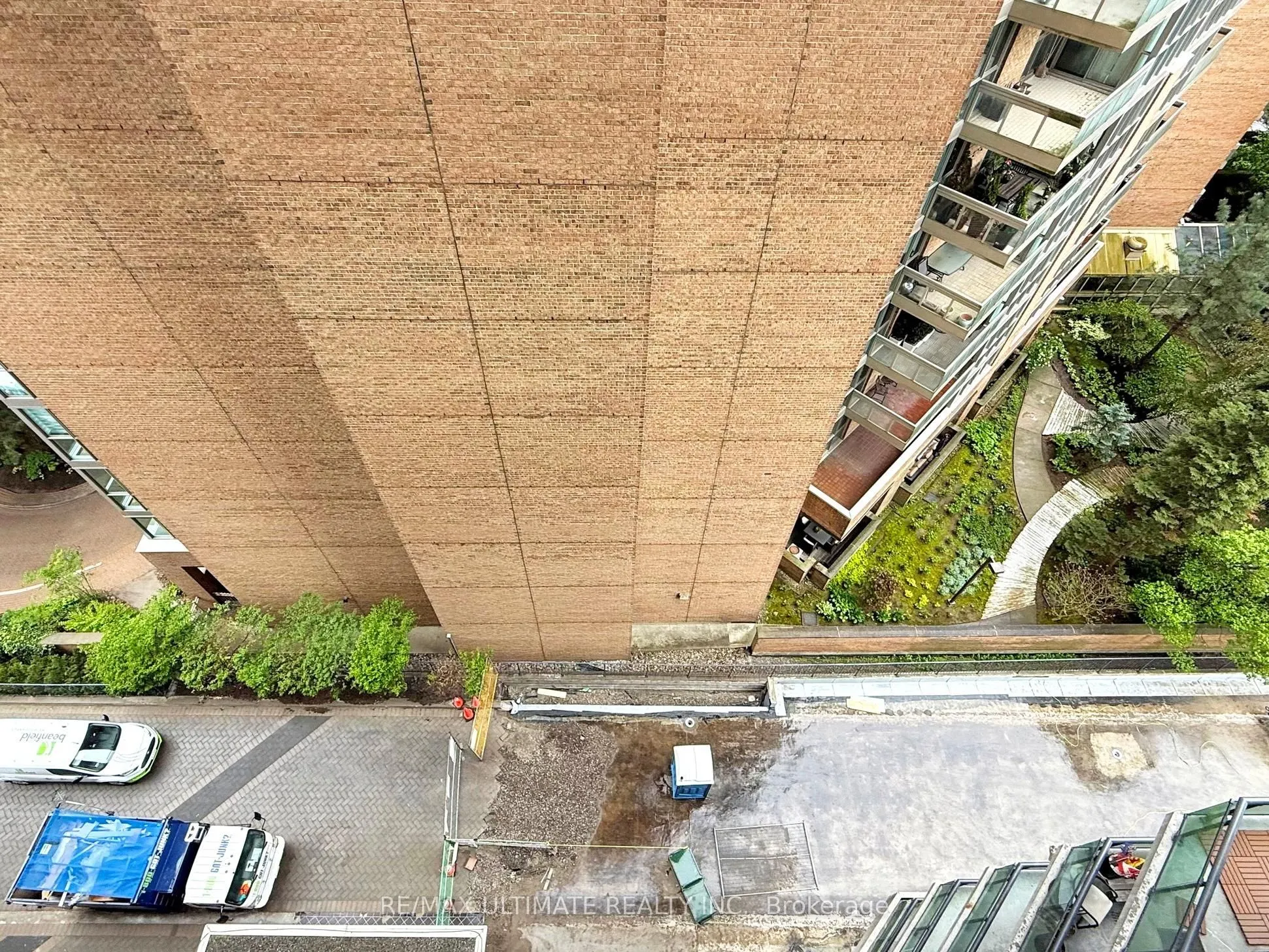 300 Bloor Street E
