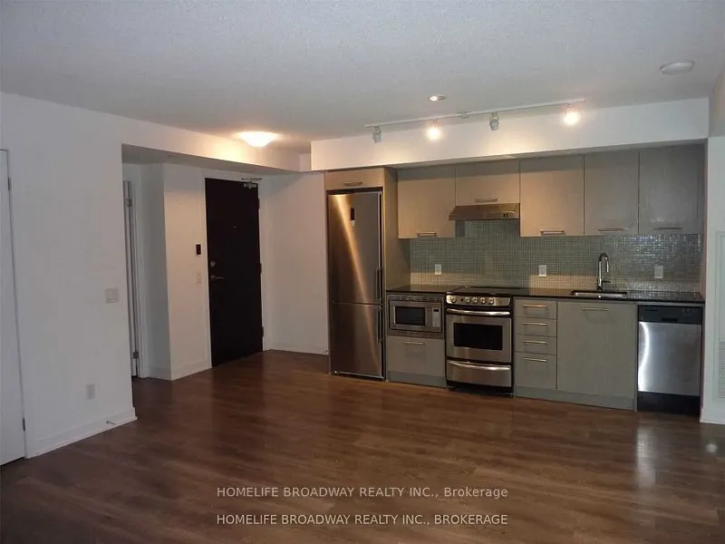 87 Peter Street, #813