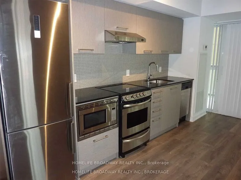 87 Peter Street, #813