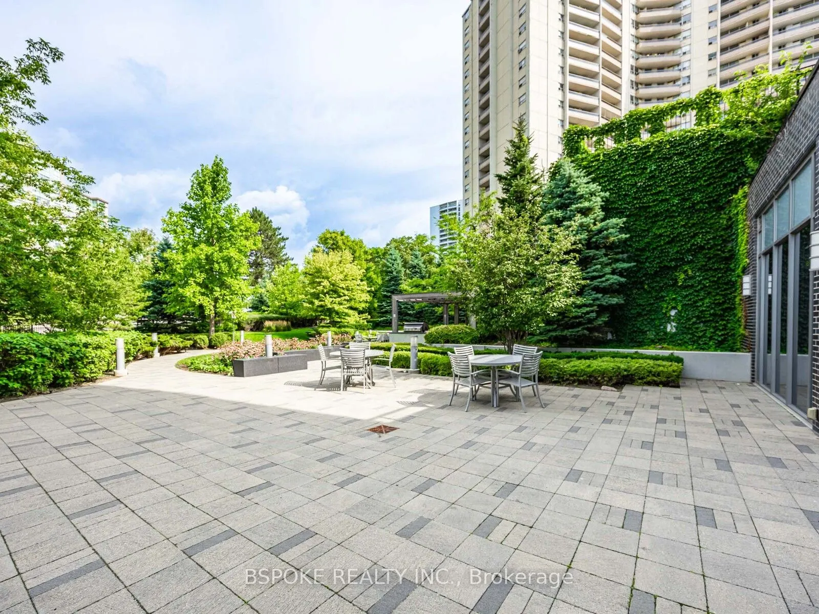 18 Graydon Hall Drive, #1701