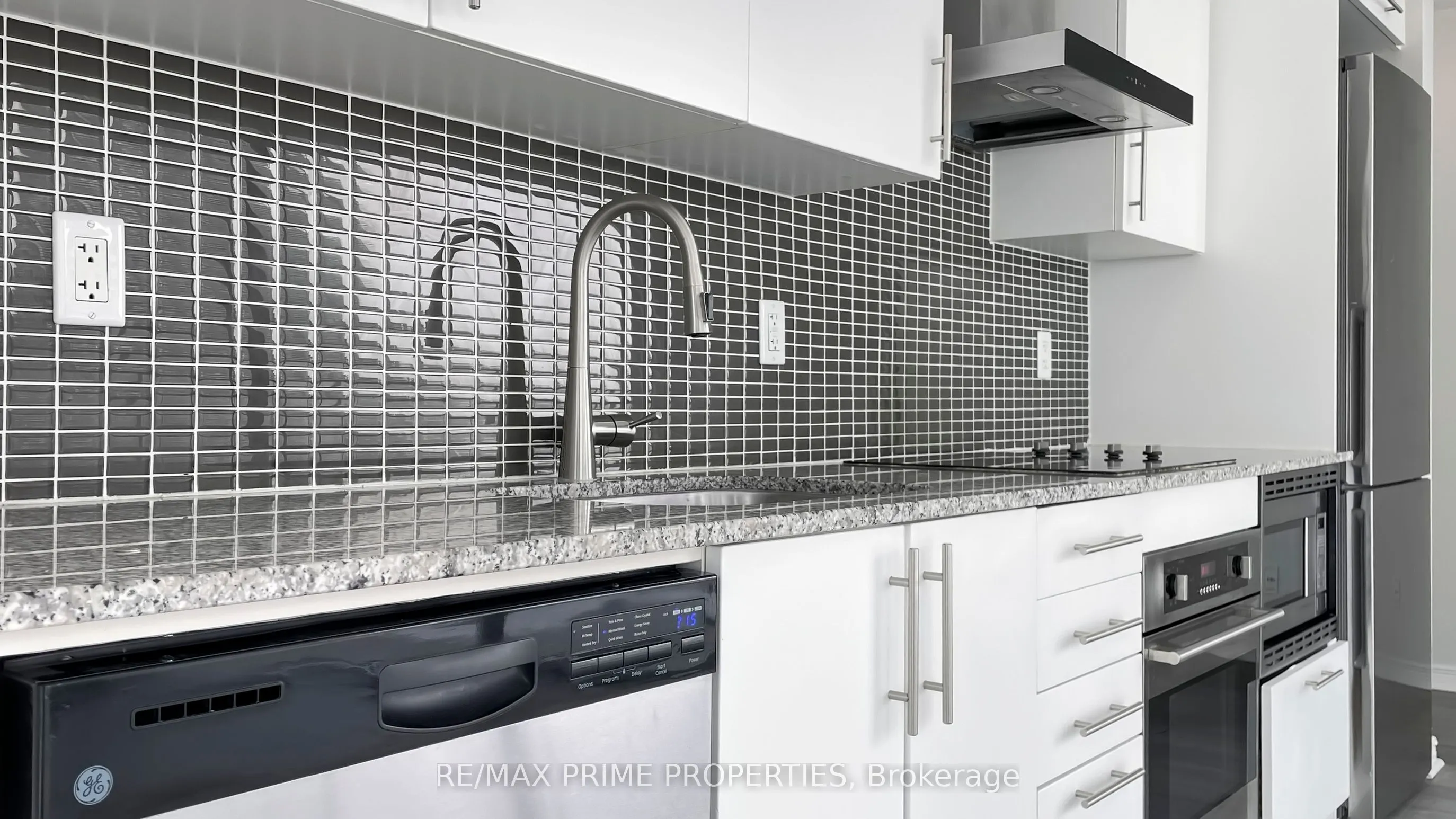 352 Front Street W, #1116