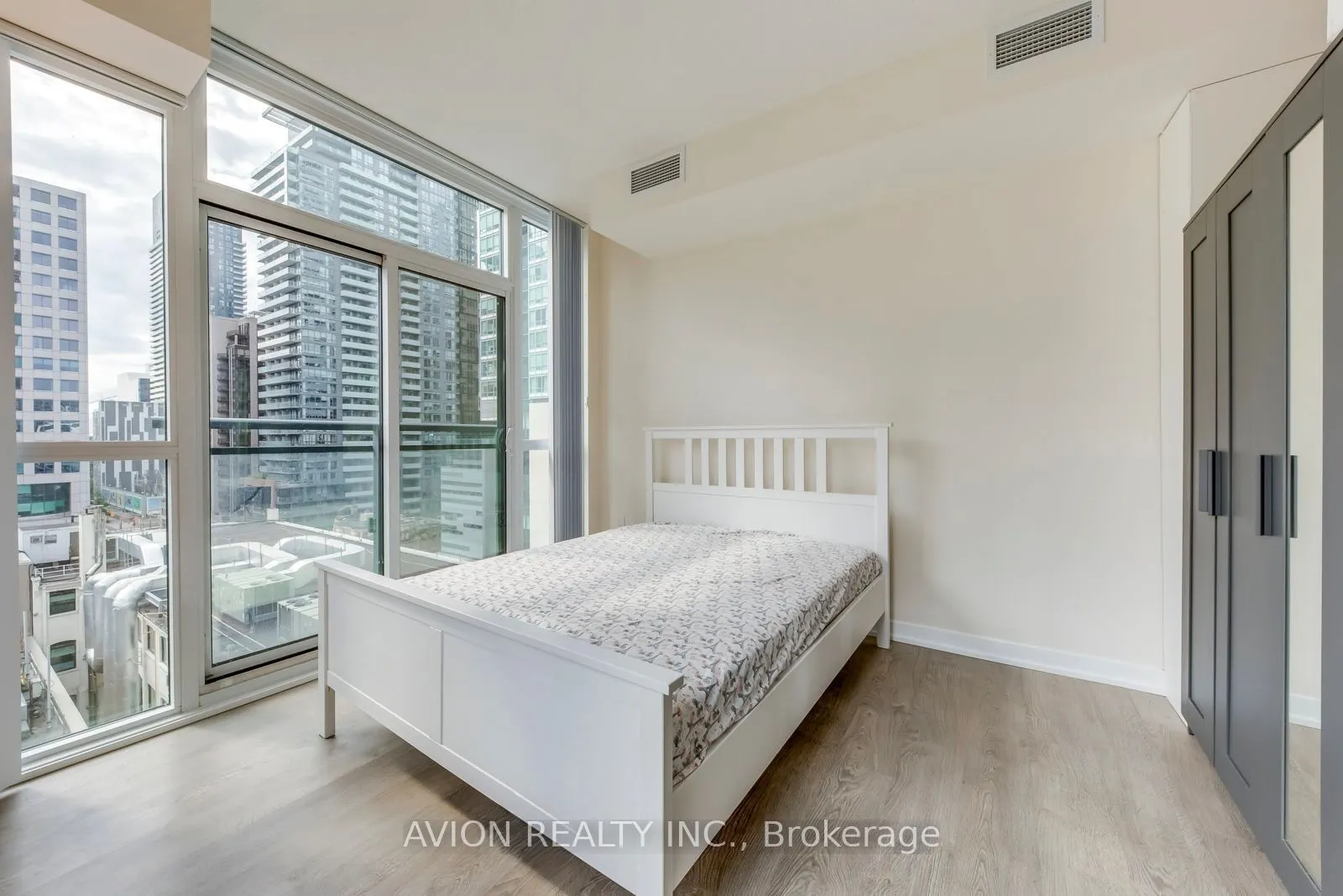 99 John Street, #801